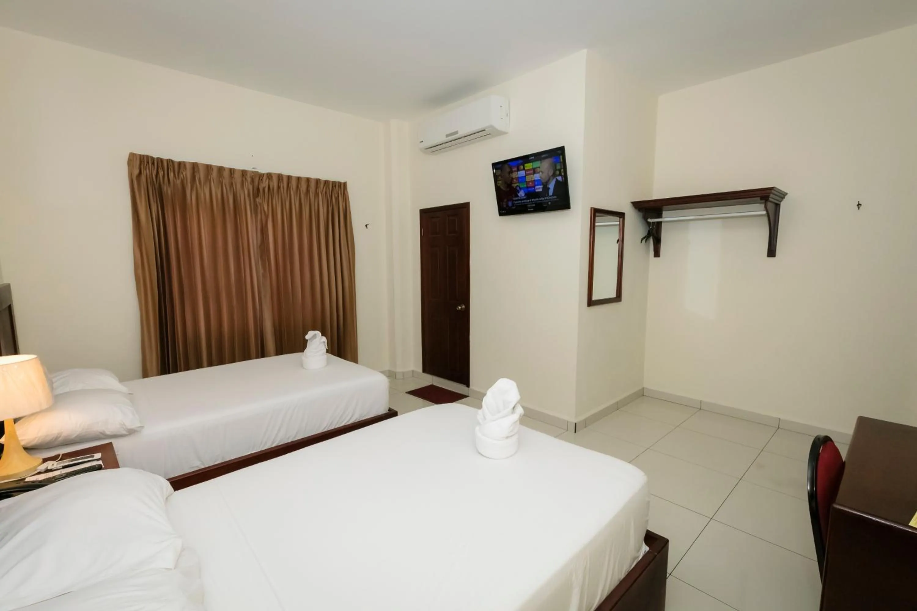 Bed in Hotel Mediterraneo Inn