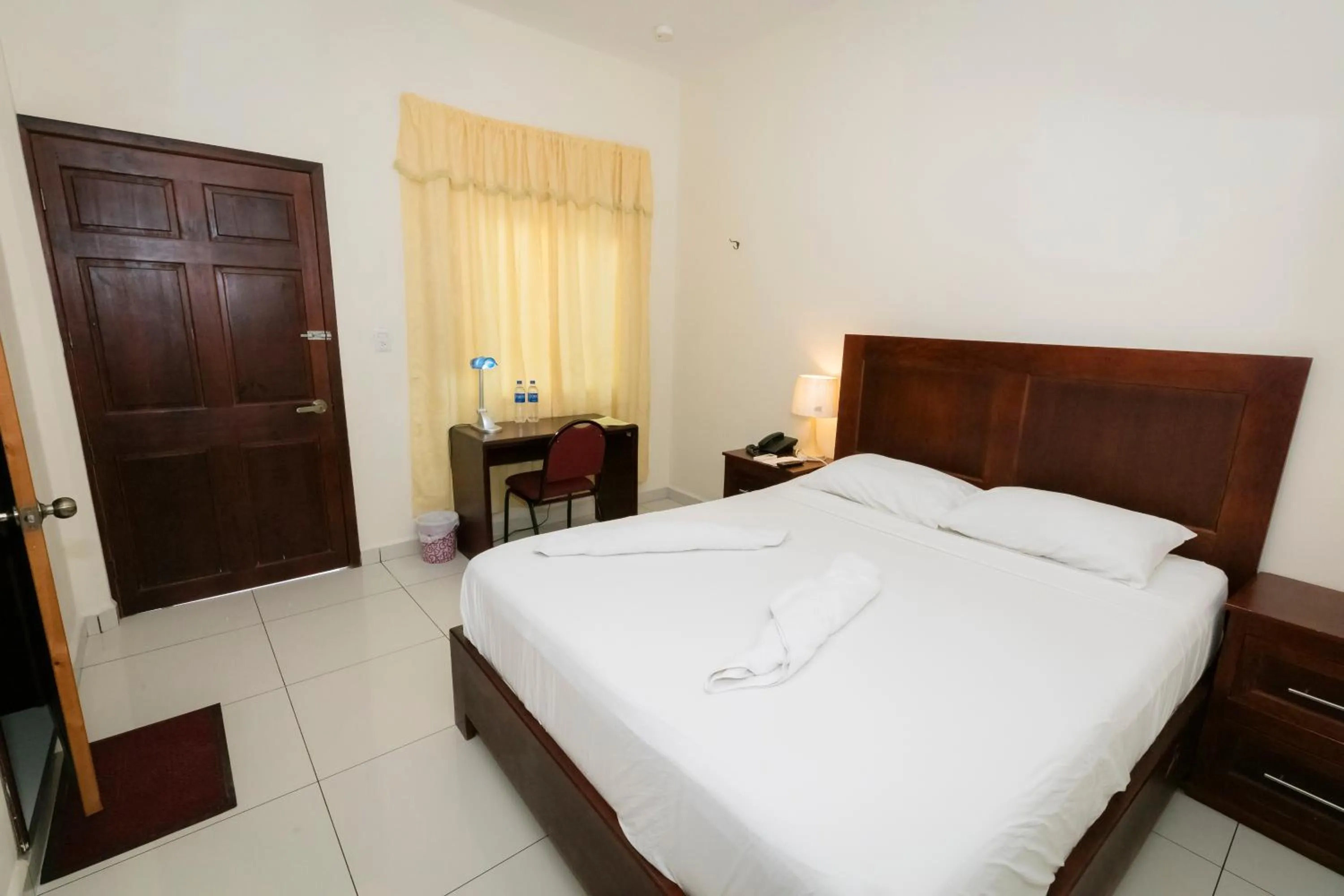 Bed in Hotel Mediterraneo Inn