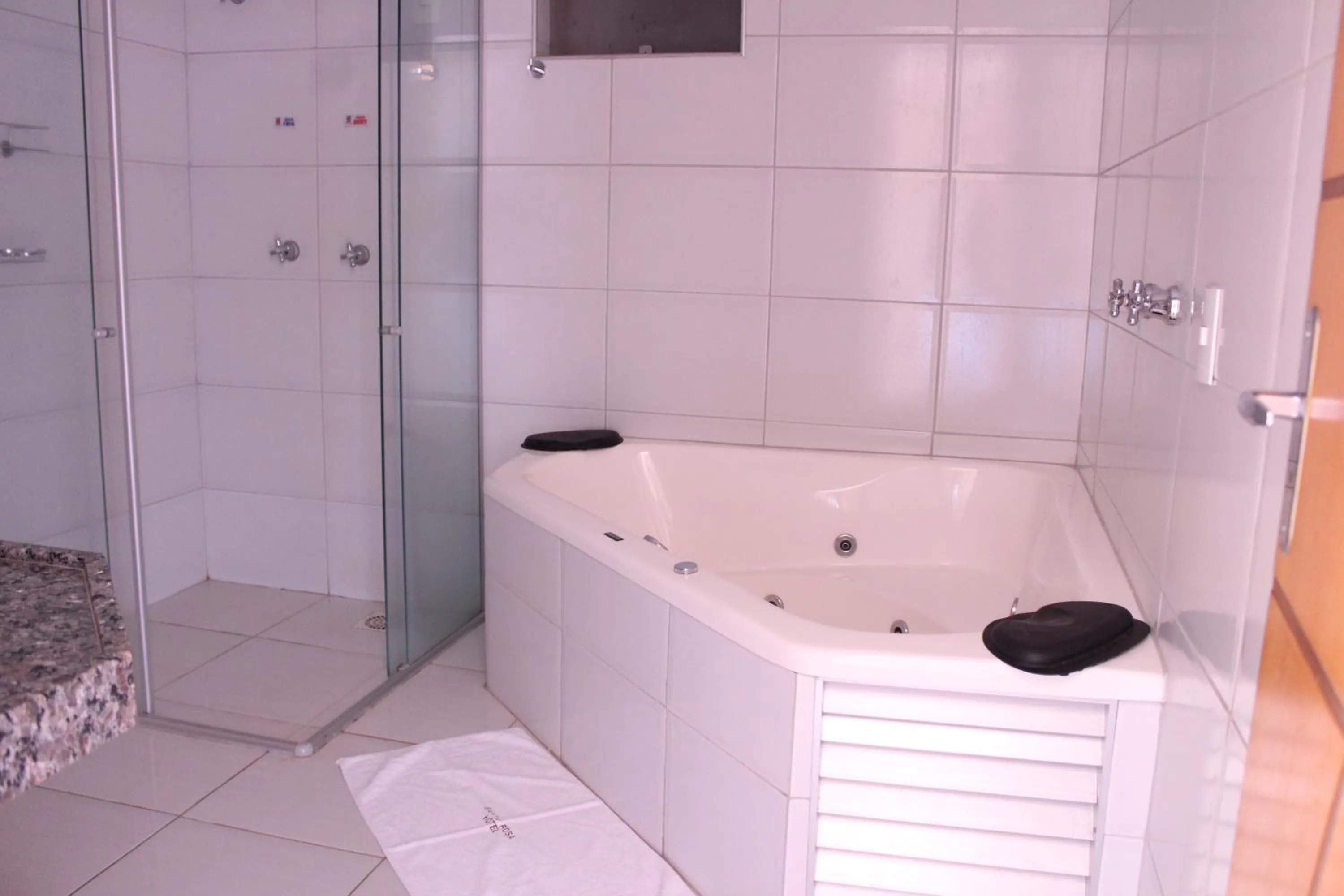 Hot Tub in Santa Rosa Hotel