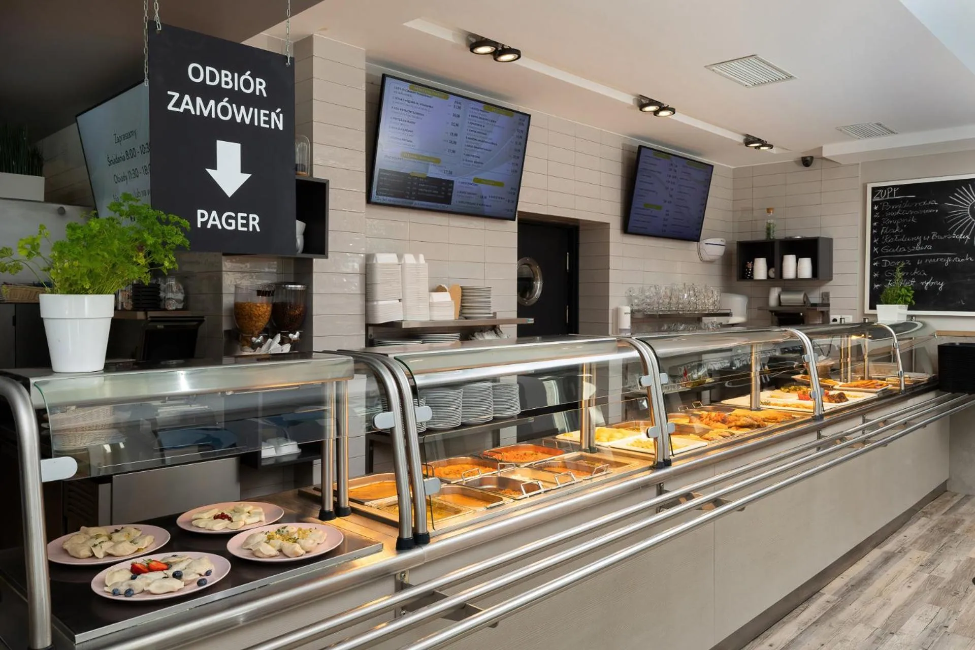 Restaurant/places to eat in Willa 777 Krasickiego