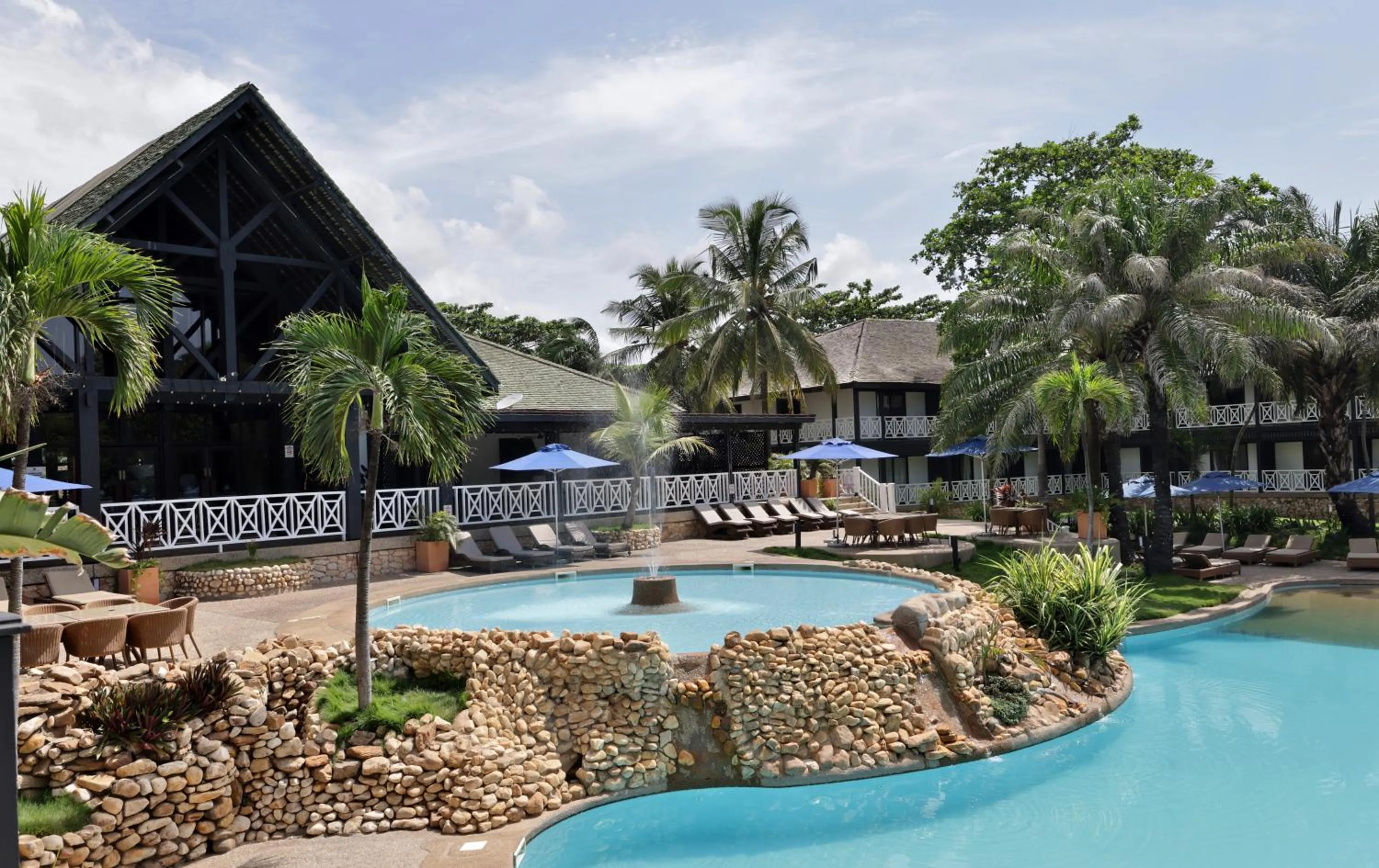 Swimming pool in Labadi Beach Hotel