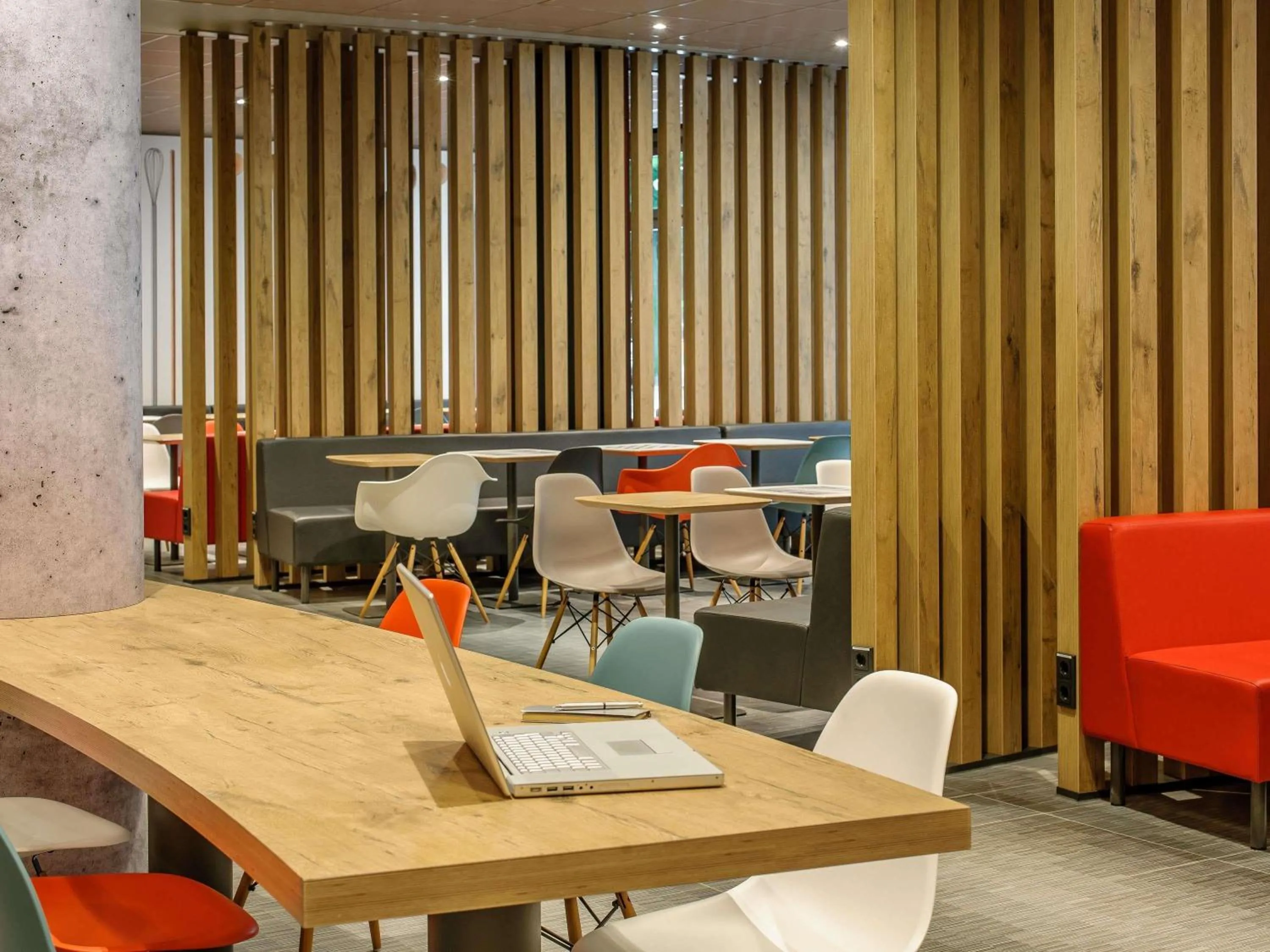 Breakfast in ibis Berlin Kurfuerstendamm - neu renoviert