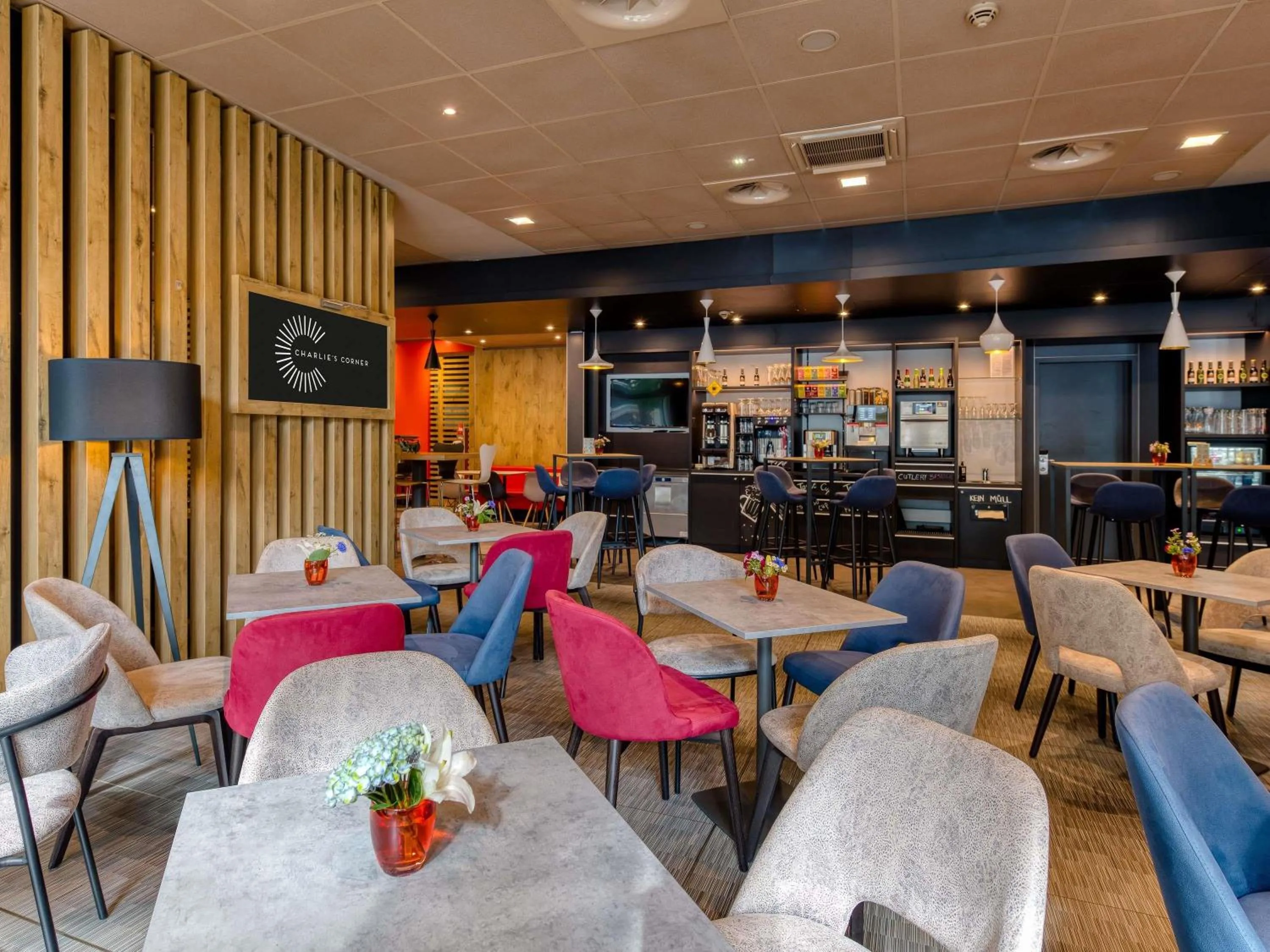 Lounge or bar in ibis Berlin Kurfuerstendamm - neu renoviert