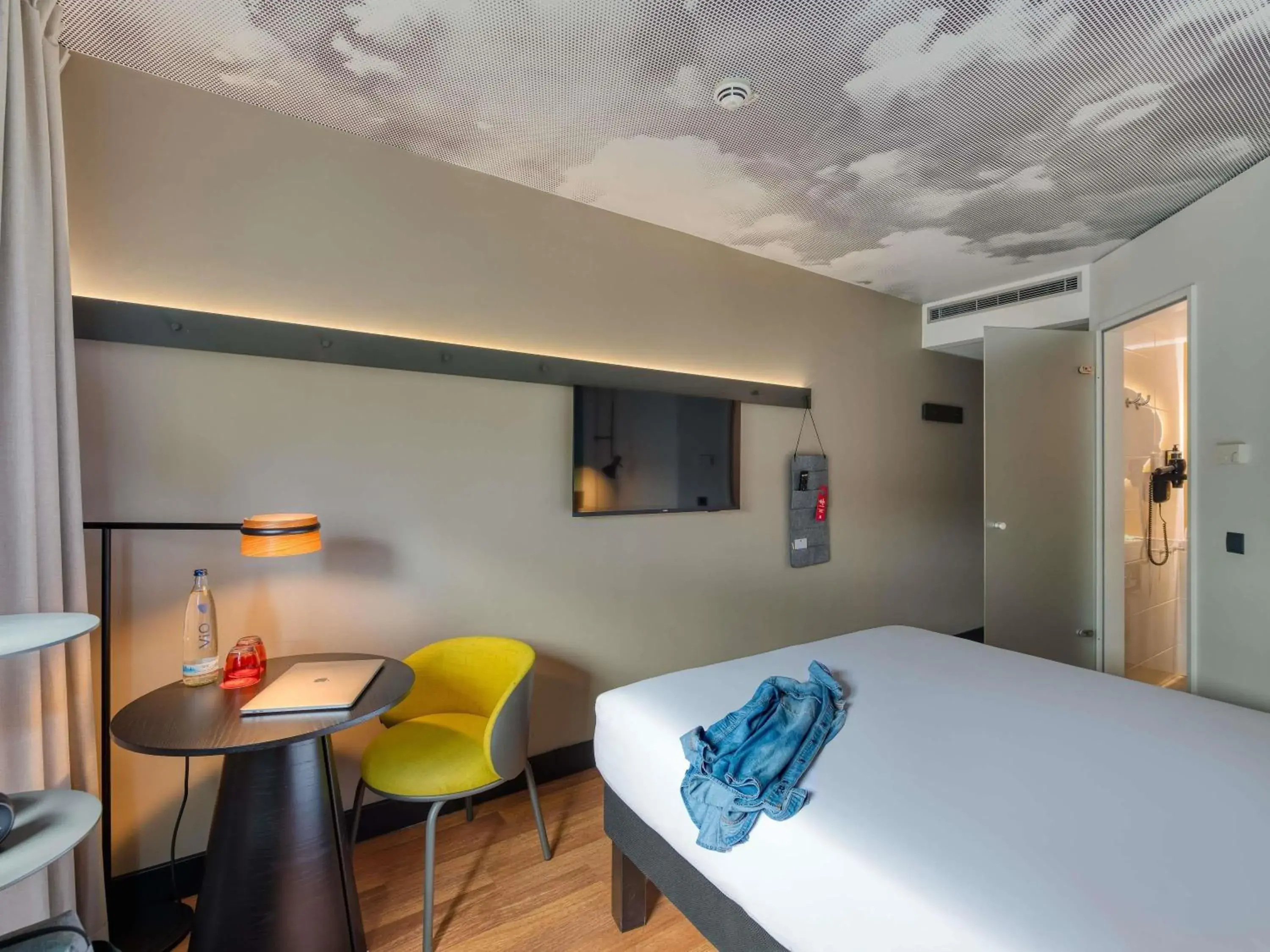 Double Room in ibis Berlin Kurfuerstendamm - neu renoviert Double Room in ibis Berlin Kurfuerstendamm - neu renoviert