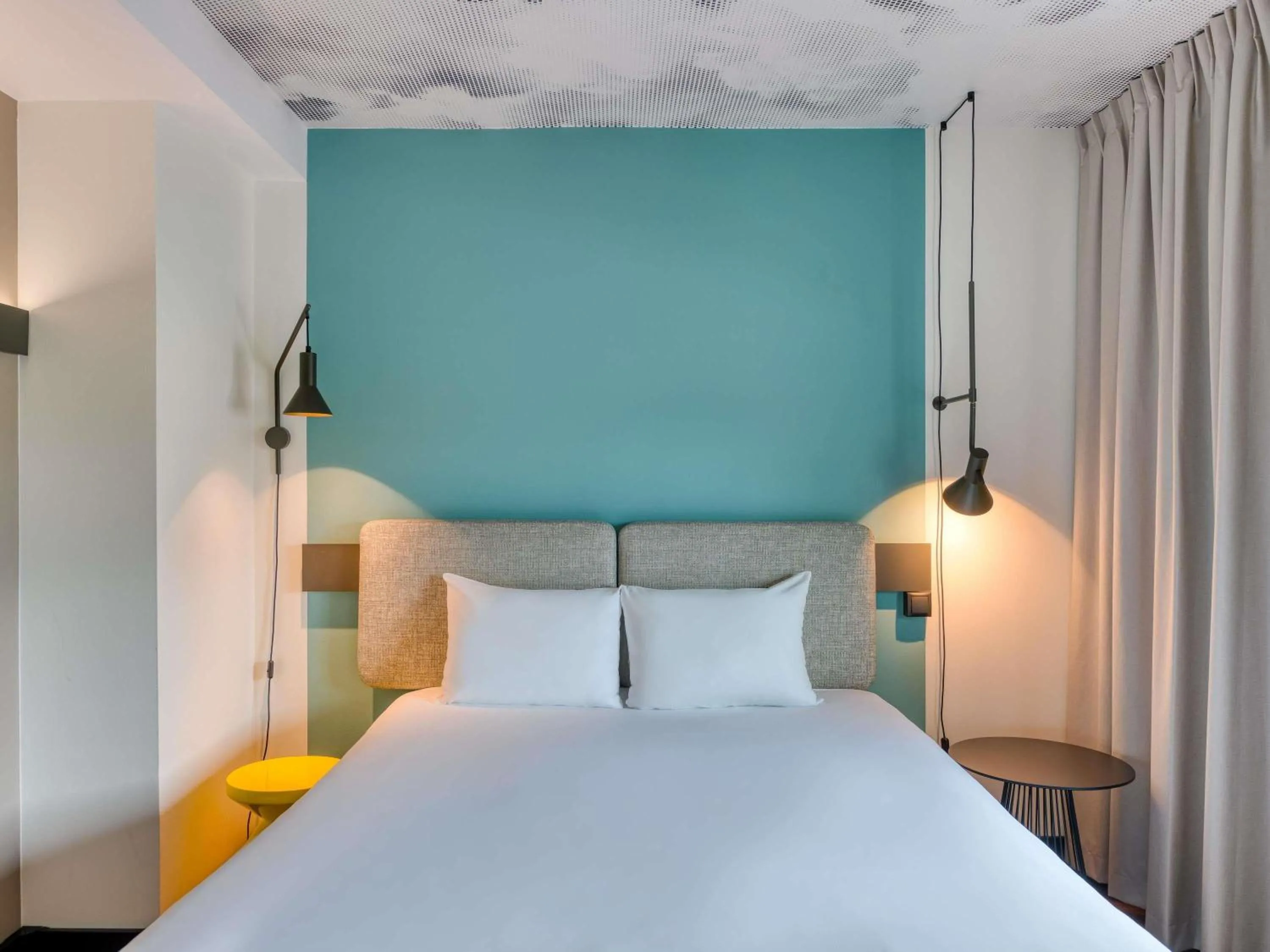 Bedroom, Bed in ibis Berlin Kurfuerstendamm - neu renoviert