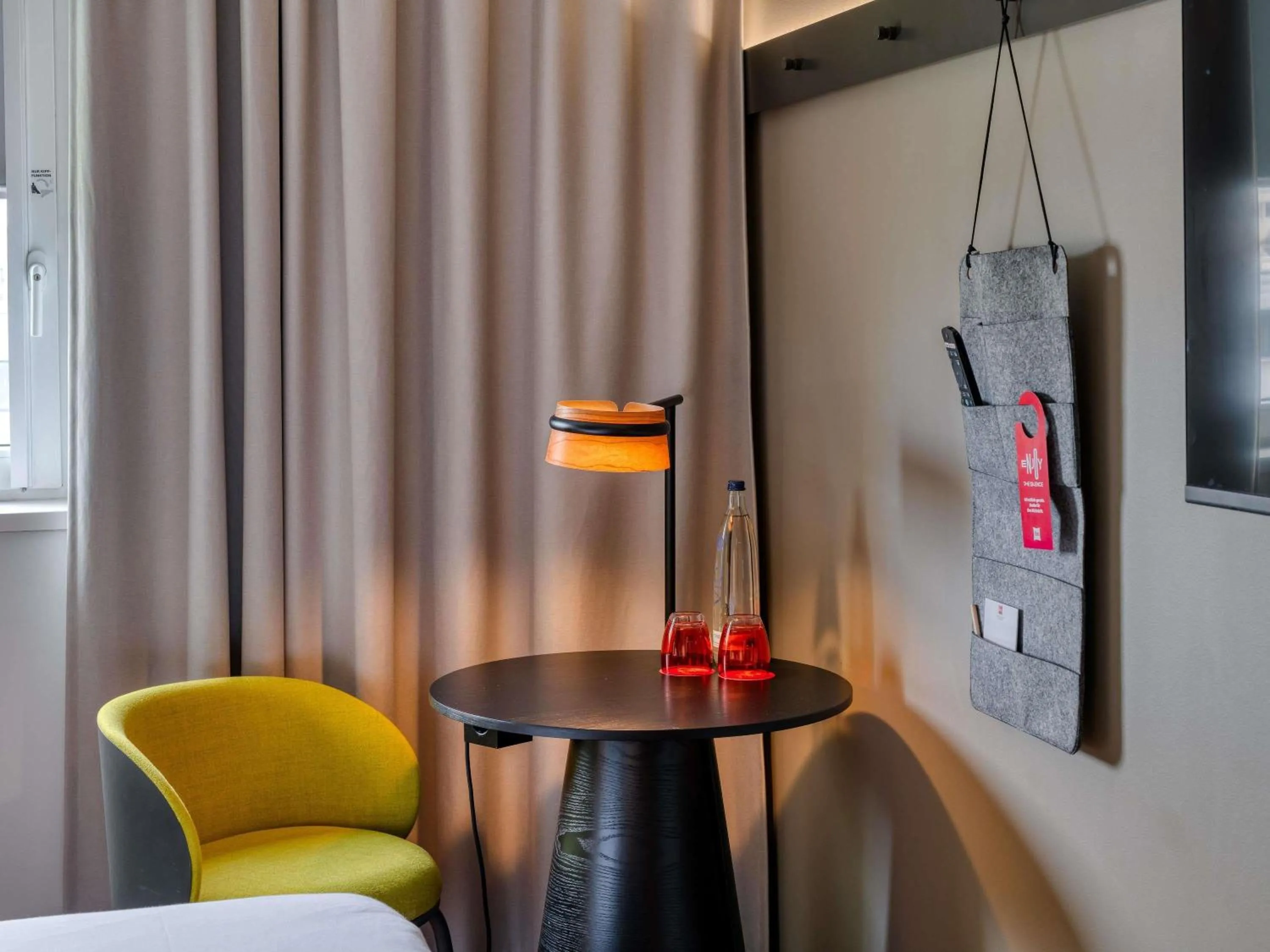 Bedroom in ibis Berlin Kurfuerstendamm - neu renoviert