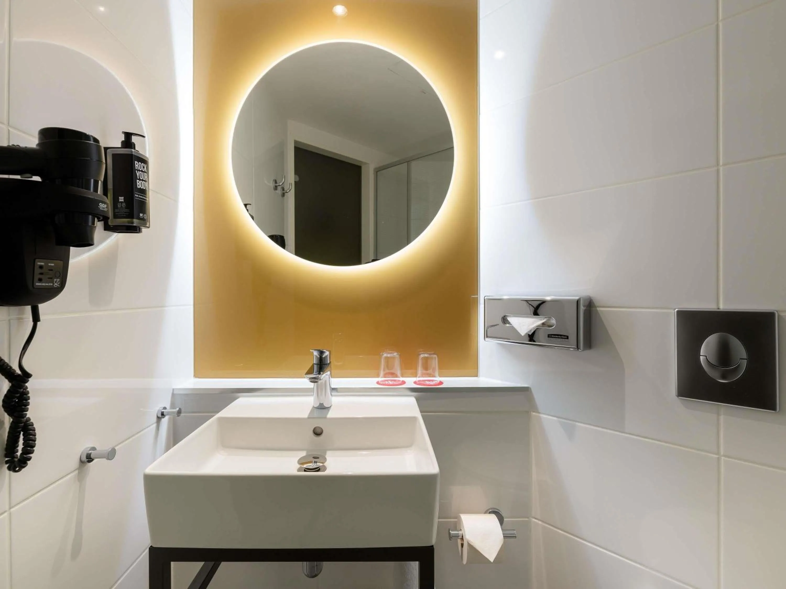 Bedroom in ibis Berlin Kurfuerstendamm - neu renoviert