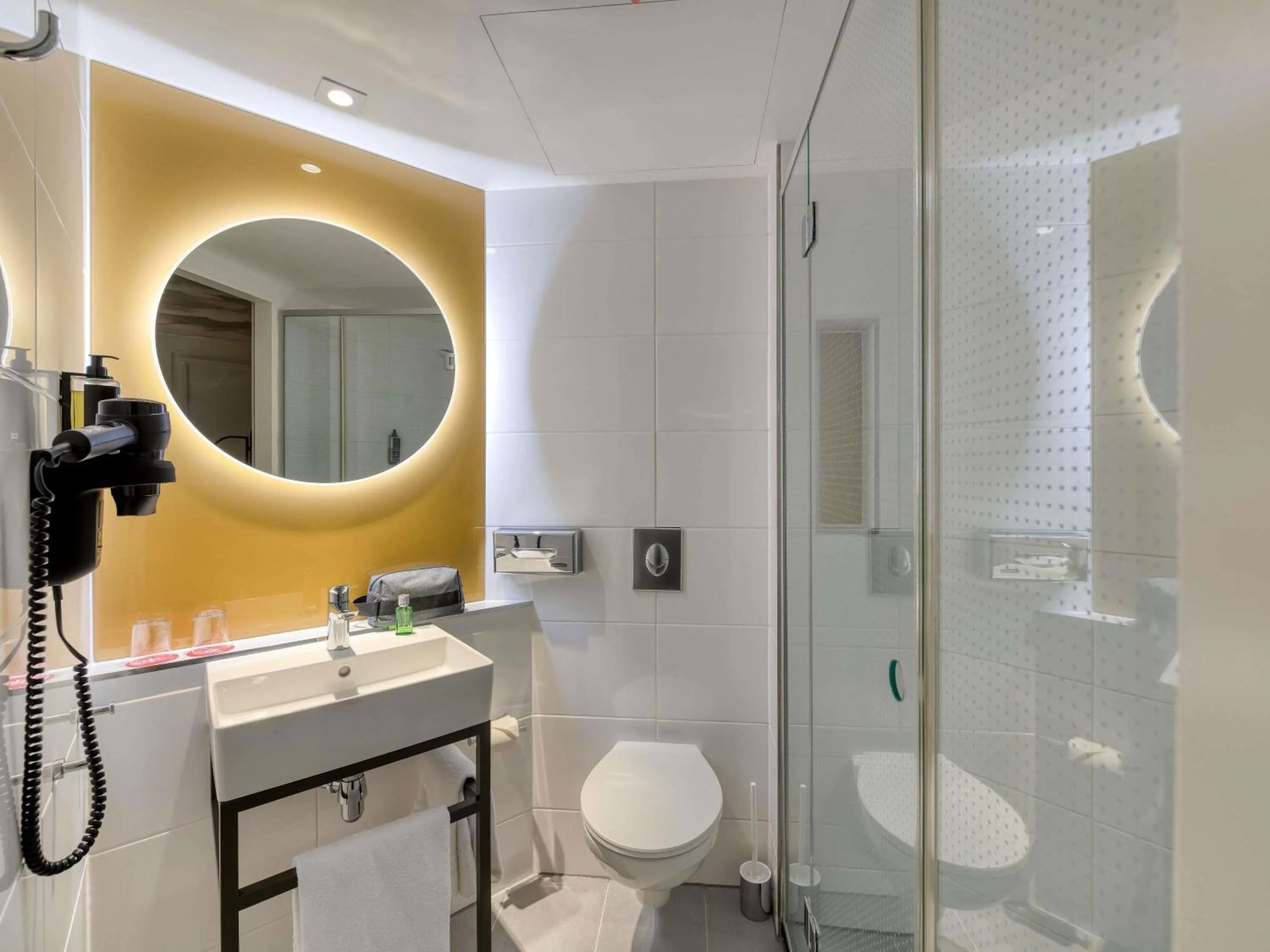 Bedroom in ibis Berlin Kurfuerstendamm - neu renoviert