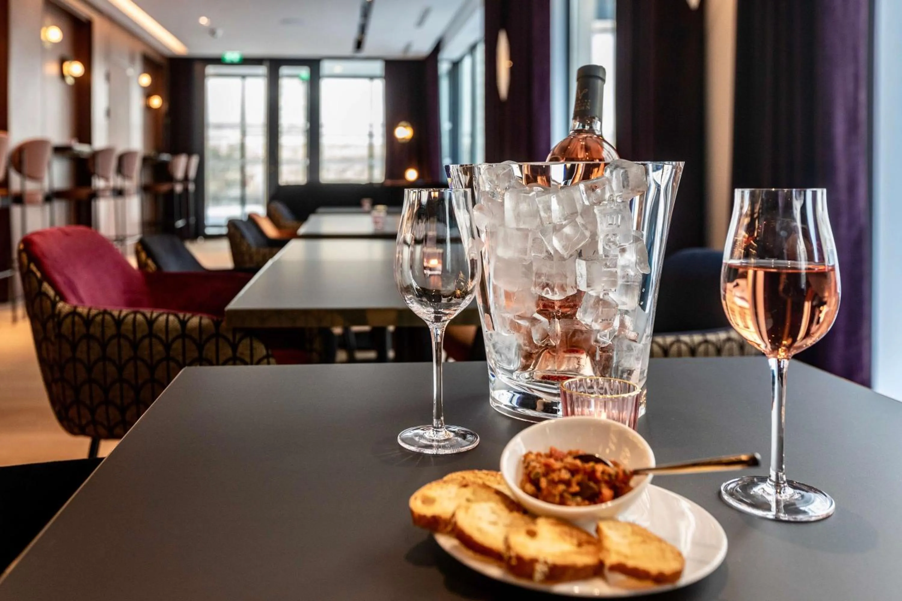 Lounge or bar in Best Western Plus Crystal, Hotel,Bar & Spa