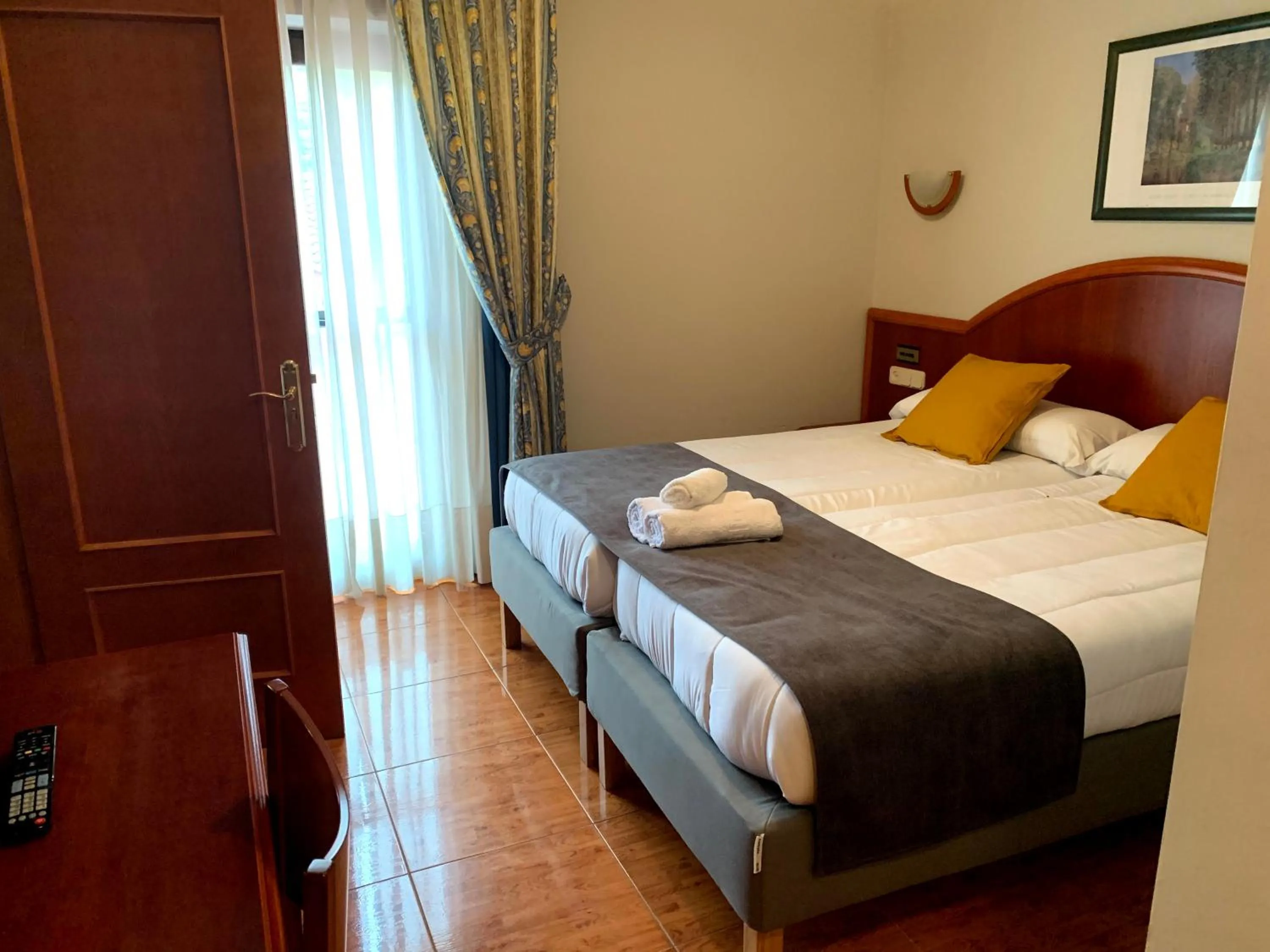 Photo of the whole room, Bed in Hotel - Apartamentos Peña Santa