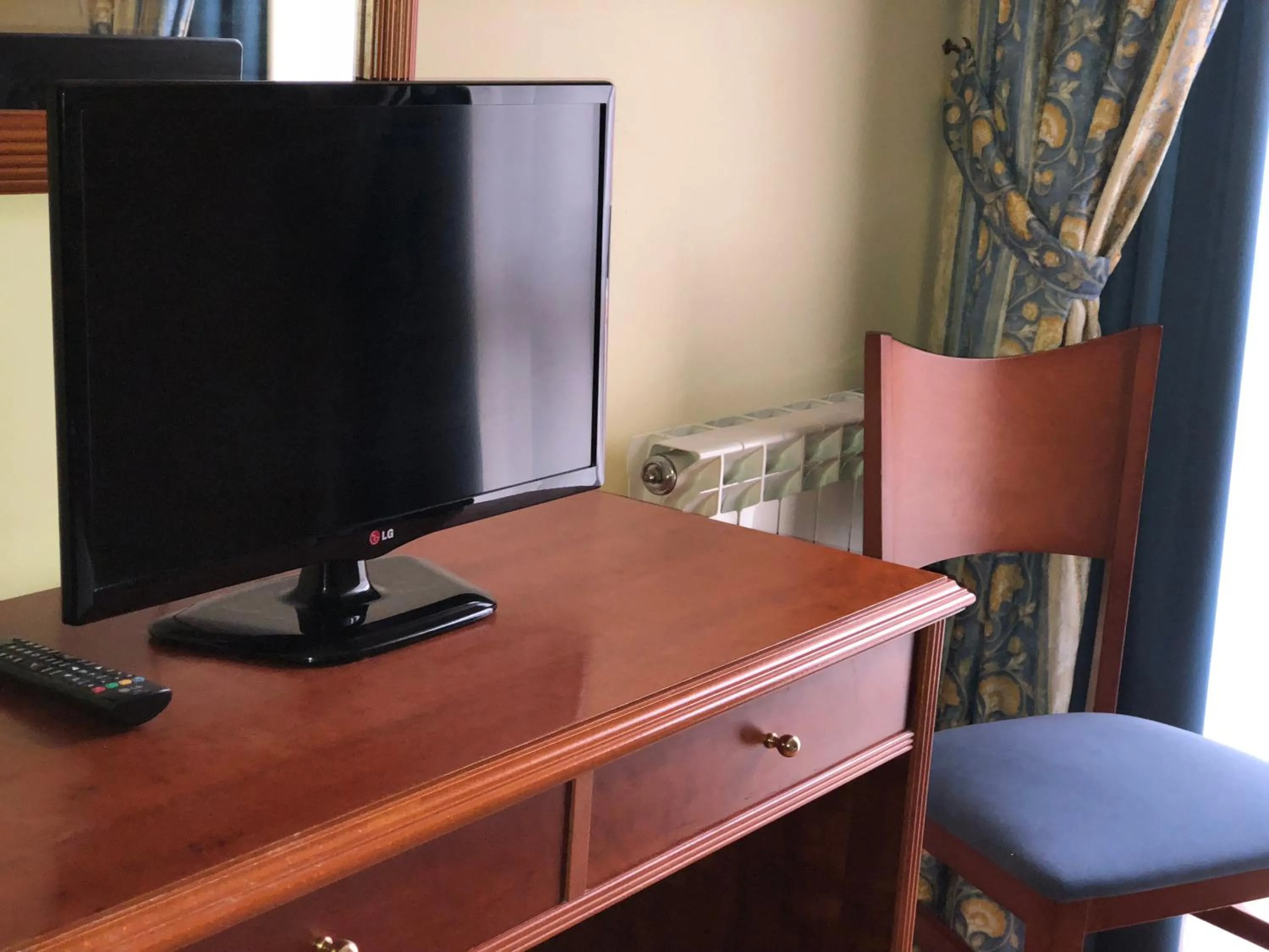 TV and multimedia in Hotel - Apartamentos Peña Santa