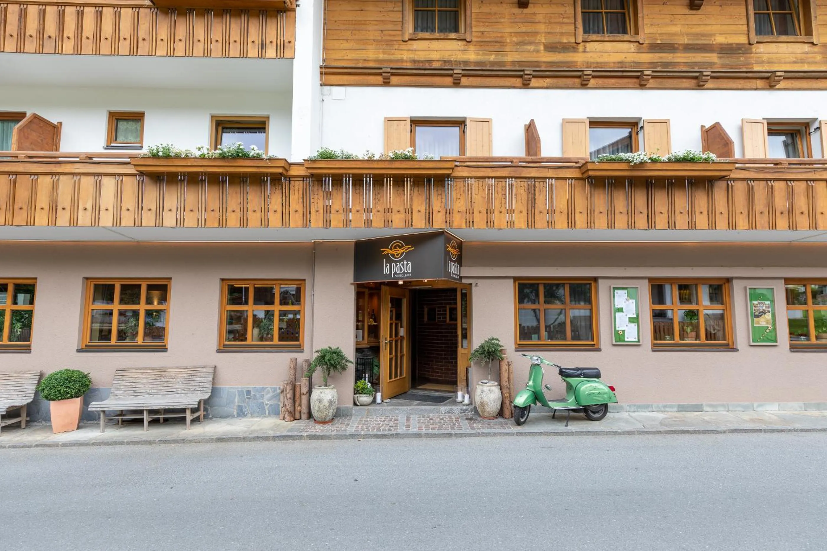 Facade/entrance in La Pasta Hotel Restaurant