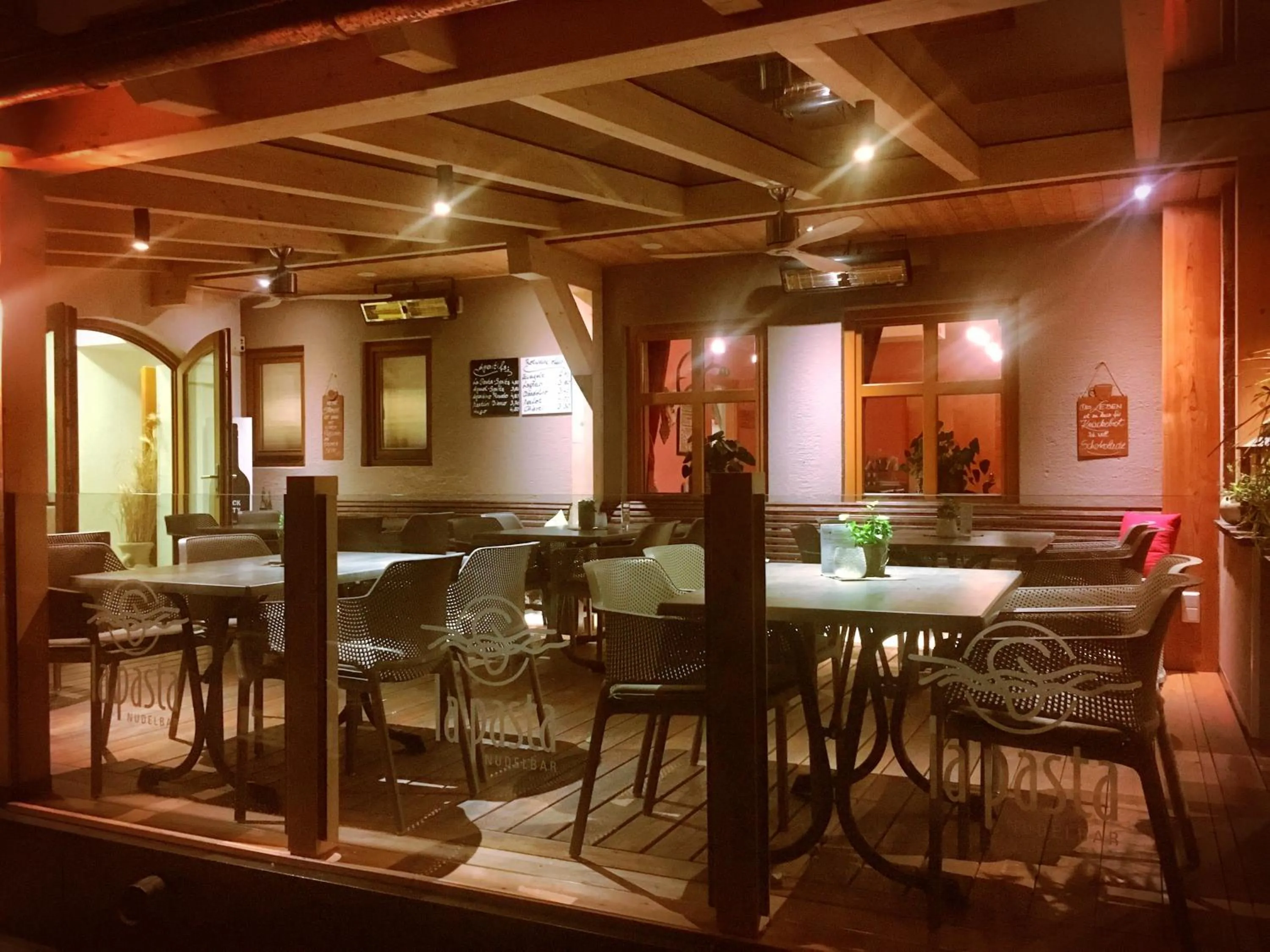 Restaurant/places to eat in La Pasta Hotel Restaurant