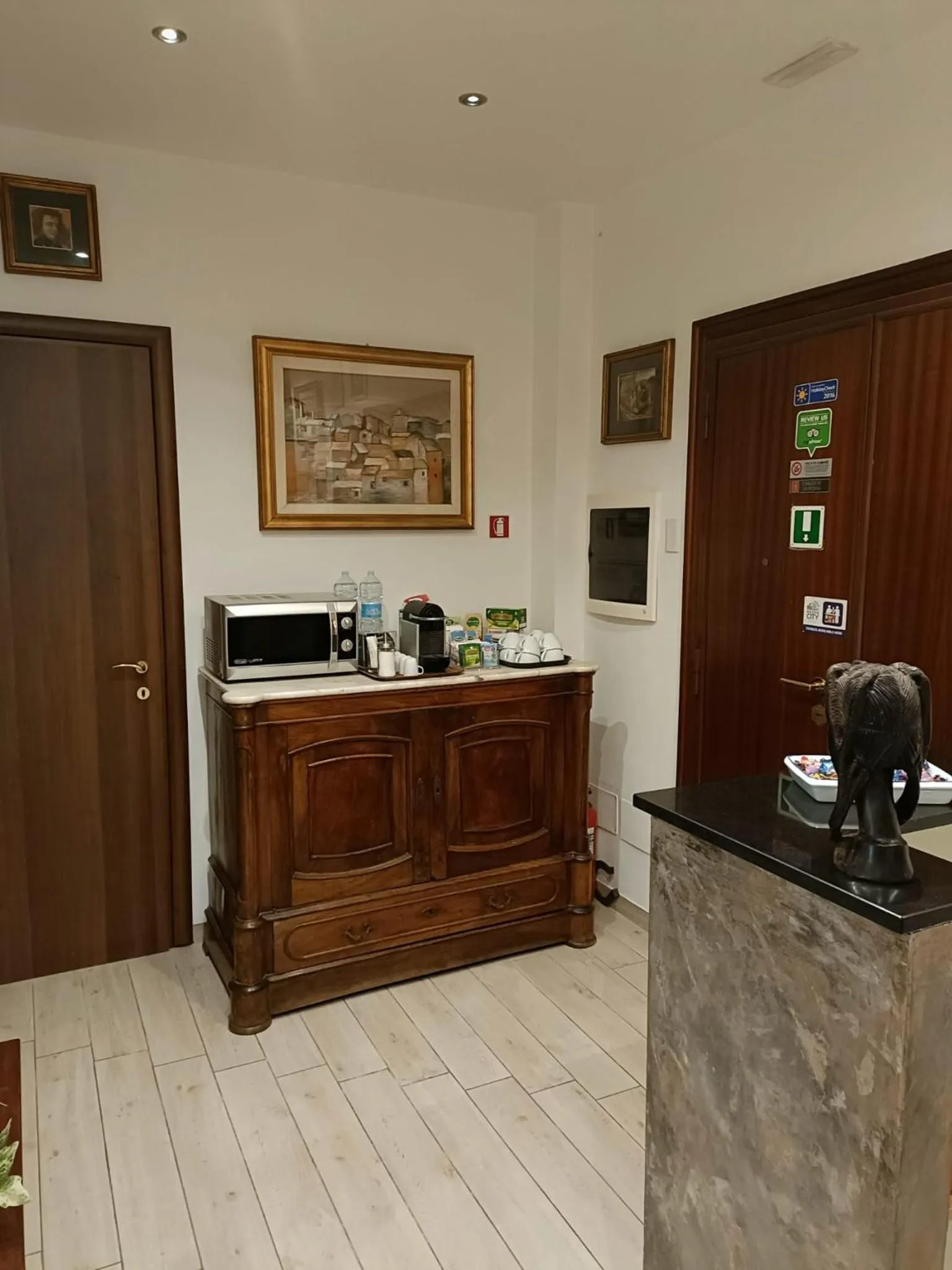 Coffee/tea facilities in Vatican Break Home