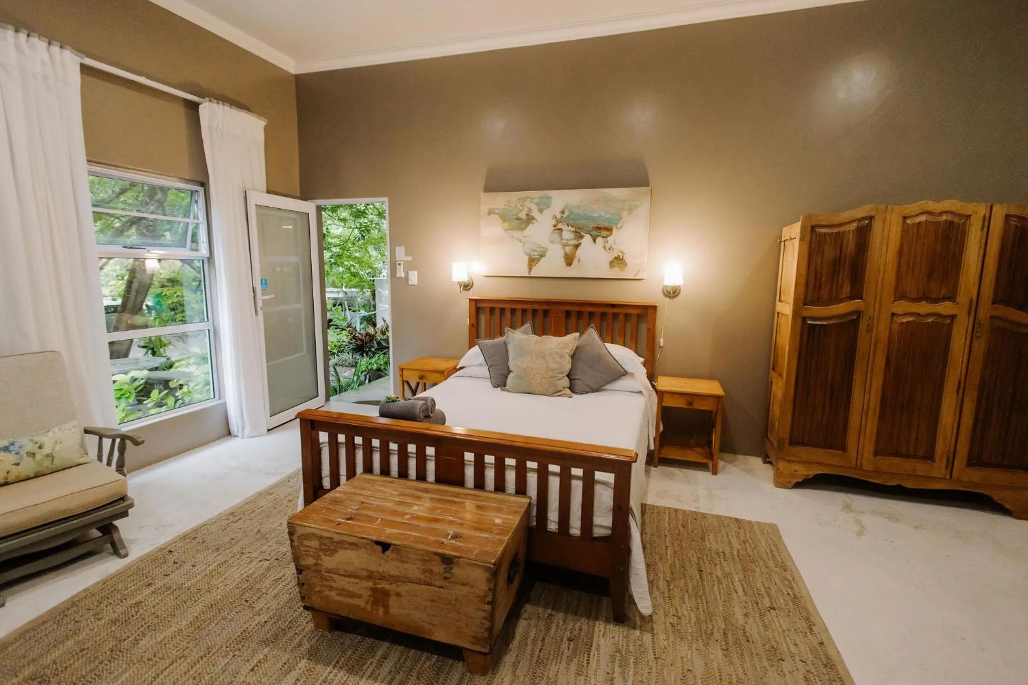 Bed in iGwalagwala Guest House