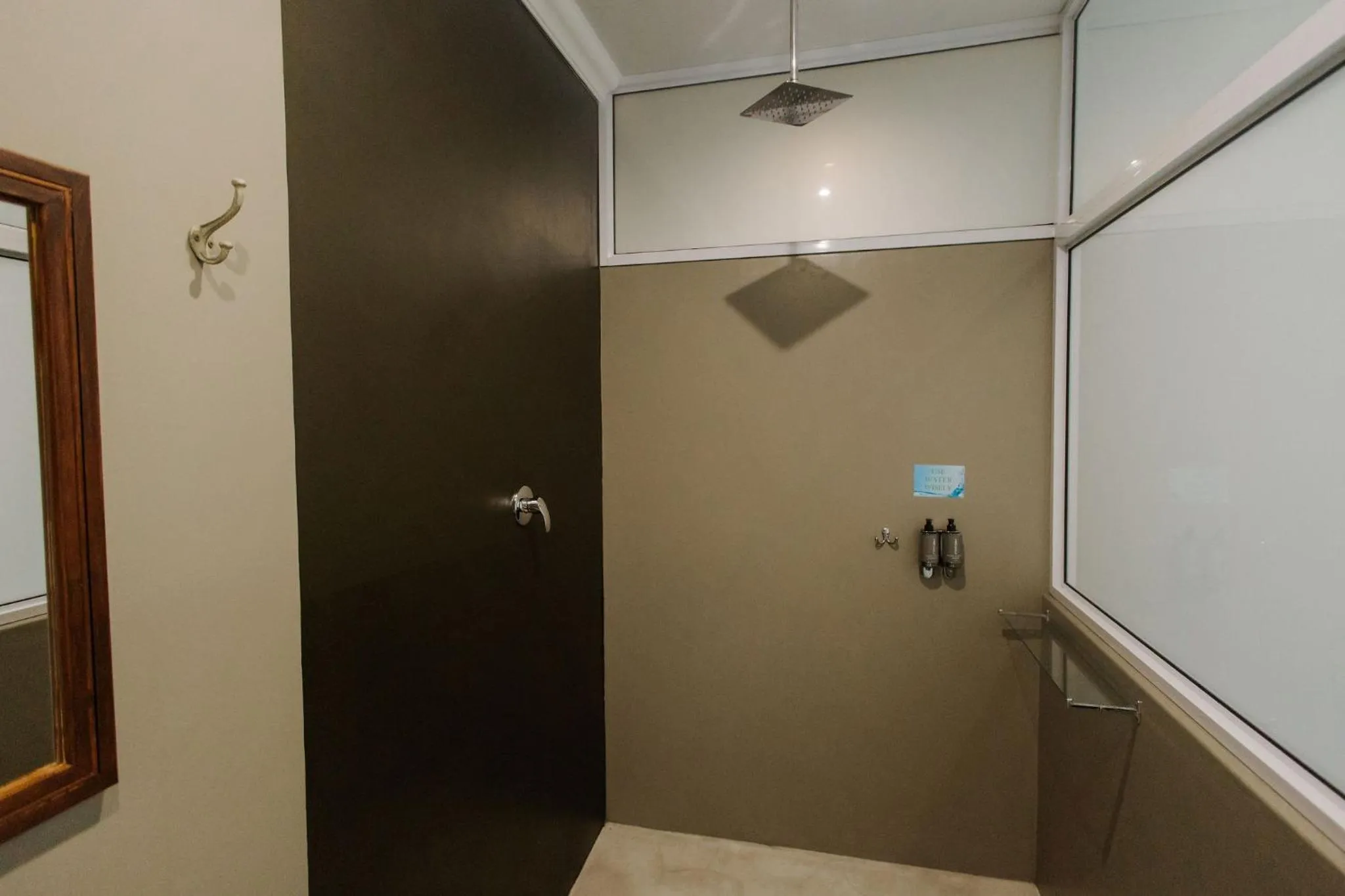 Shower in iGwalagwala Guest House