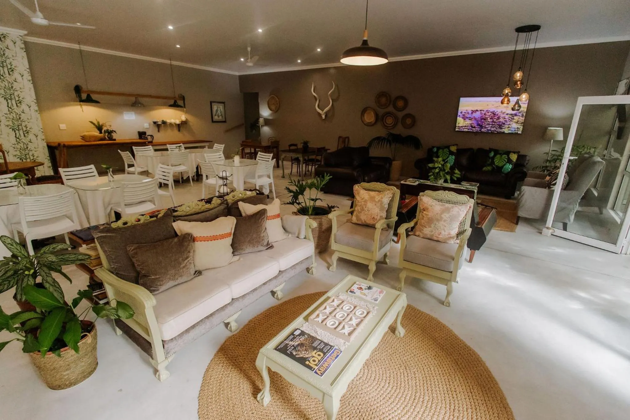 Living room in iGwalagwala Guest House