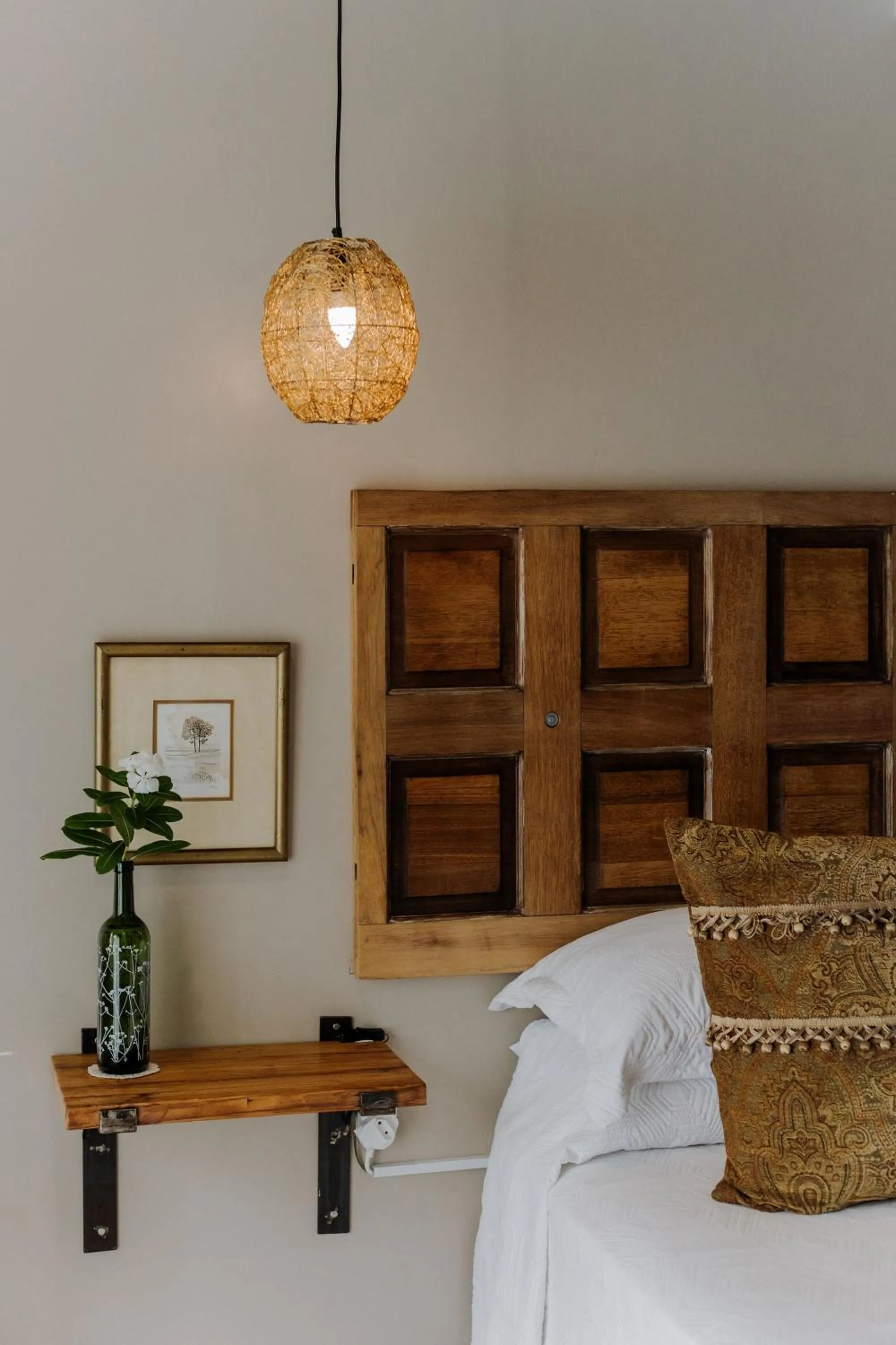 Decorative detail, Bed in iGwalagwala Guest House