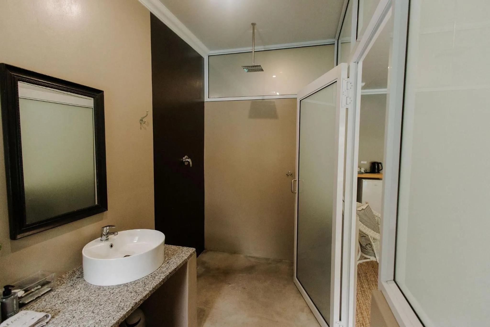 Shower in iGwalagwala Guest House