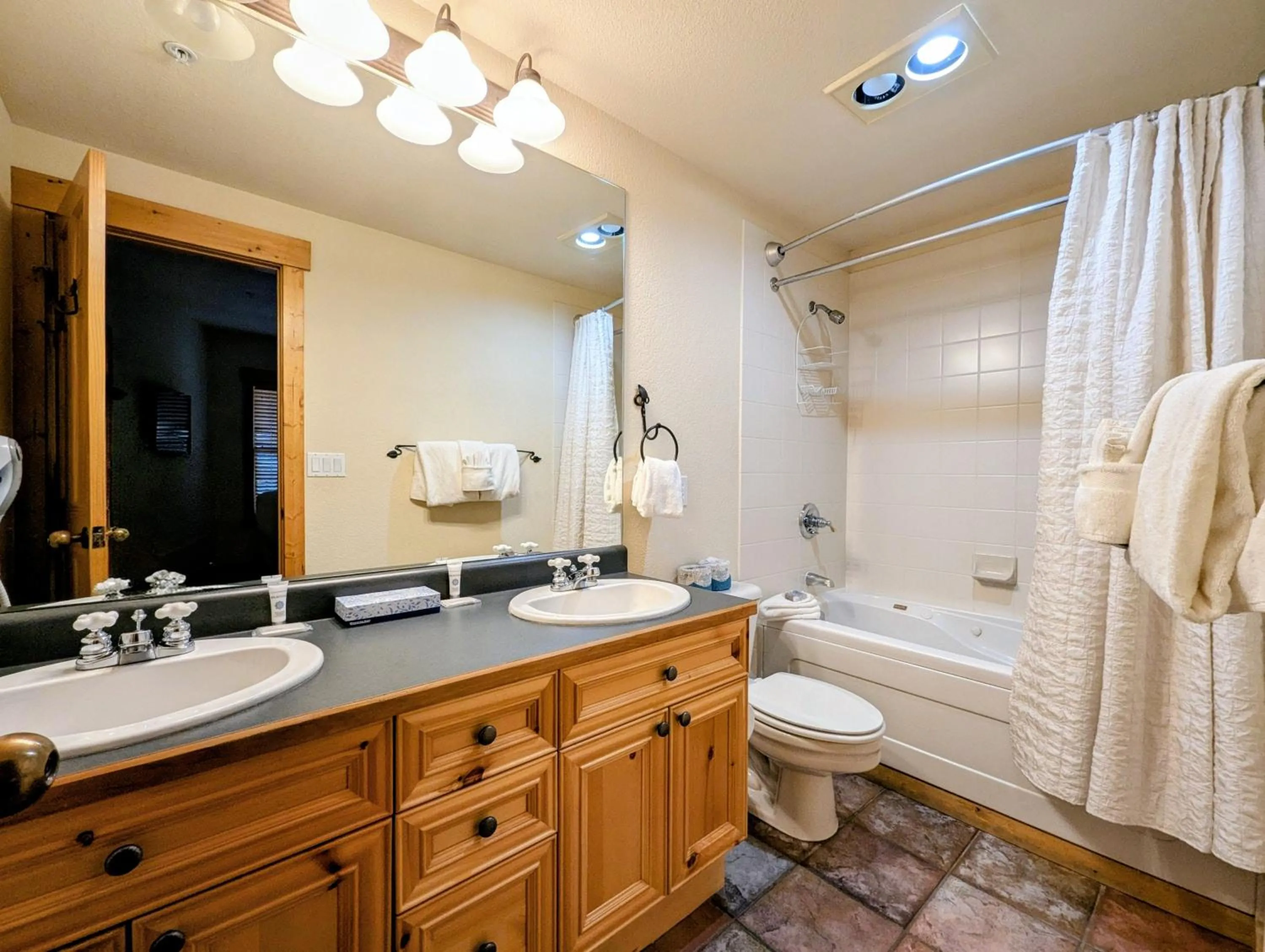 Tenderfoot Lodge 2626 by SummitCove Lodging