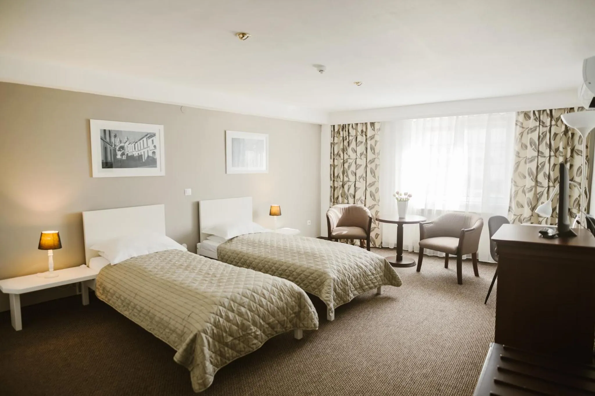 Photo of the whole room, Bed in Villa Helvetia