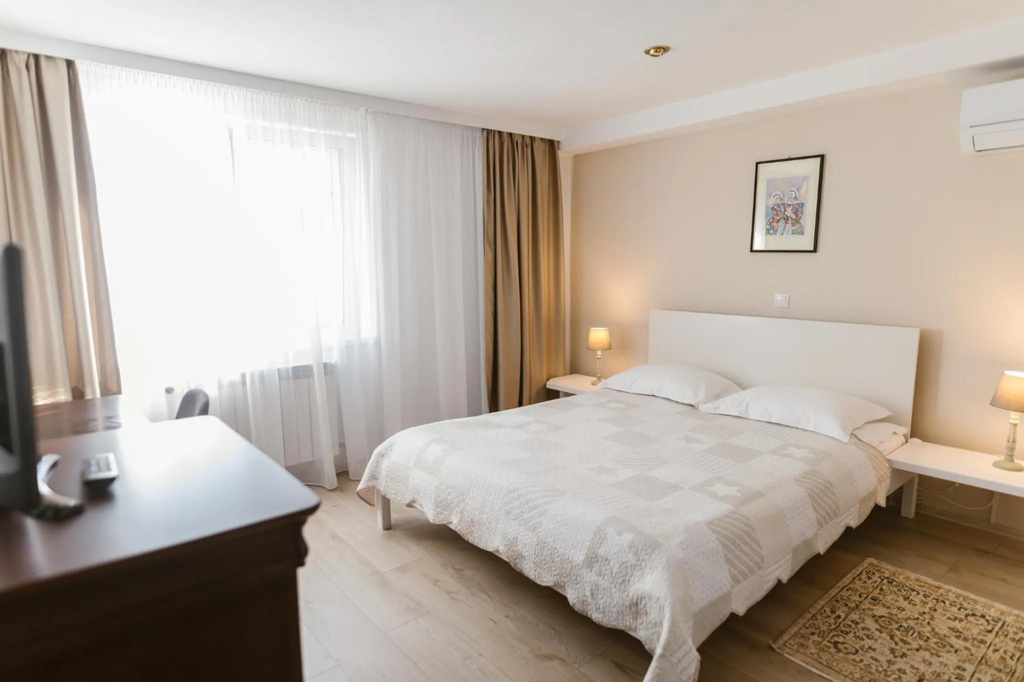 Photo of the whole room, Bed in Villa Helvetia