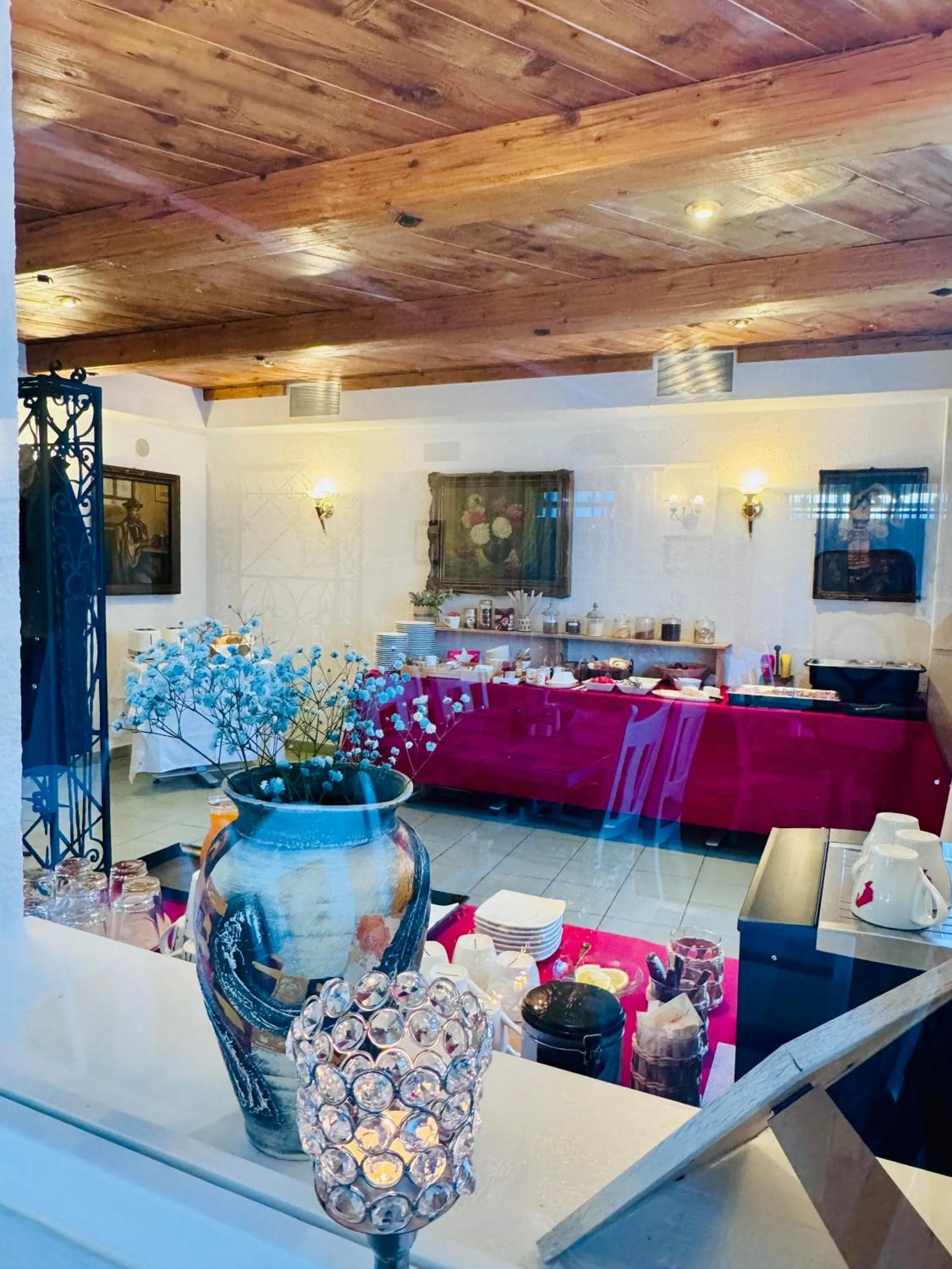 Restaurant/places to eat, Bed in Villa Helvetia