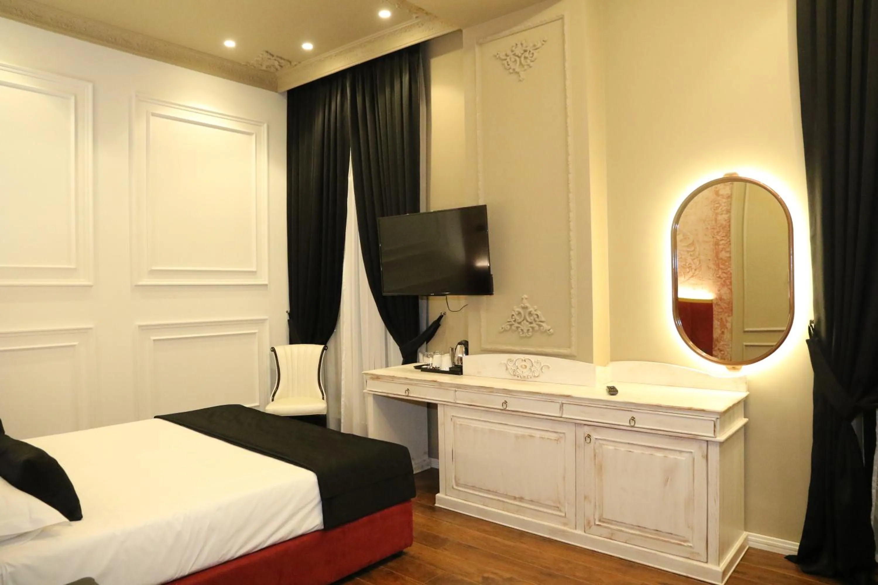 Photo of the whole room, Bed in Hotel Kloest