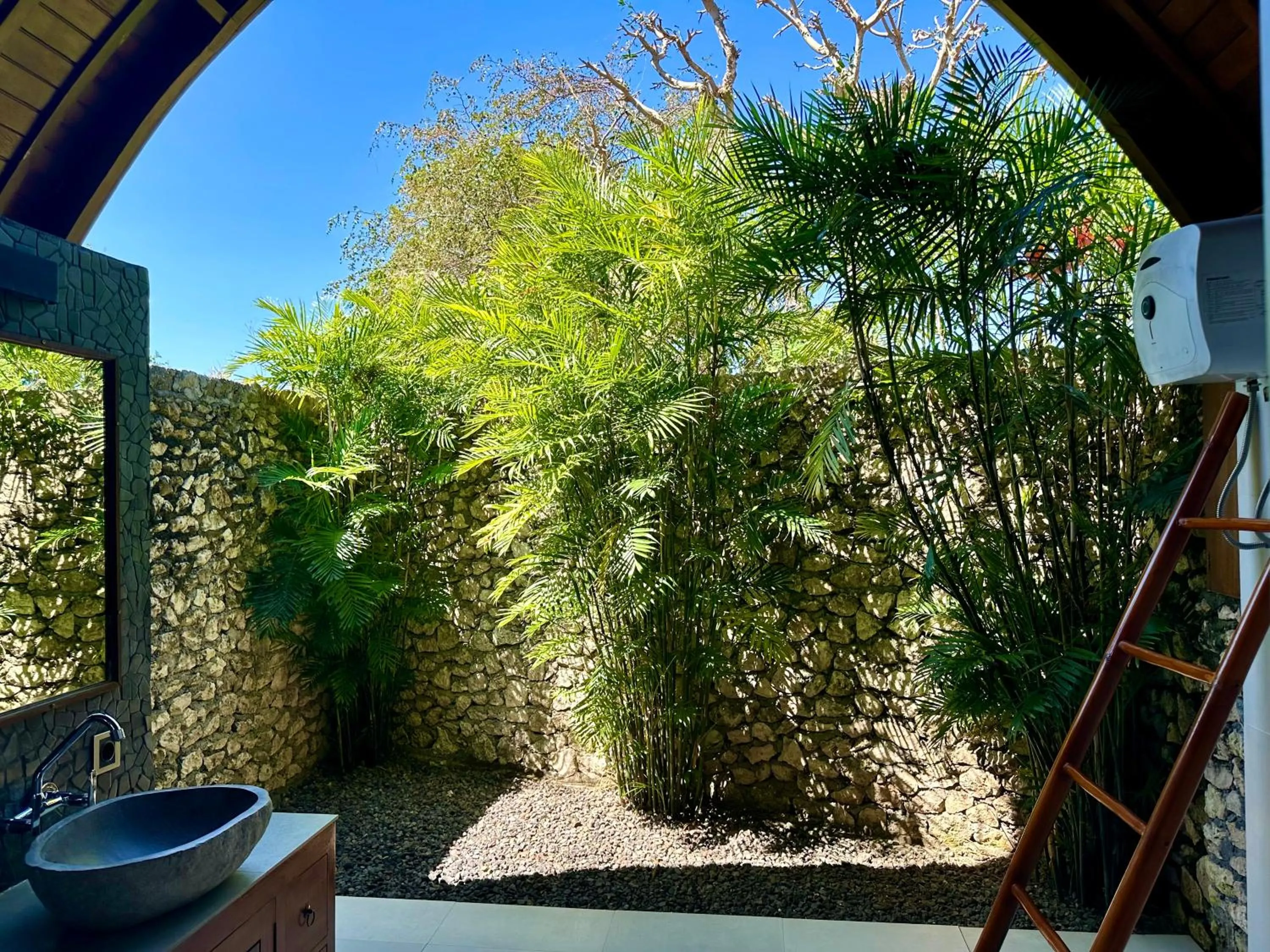 Bathroom in Jungle Paradise