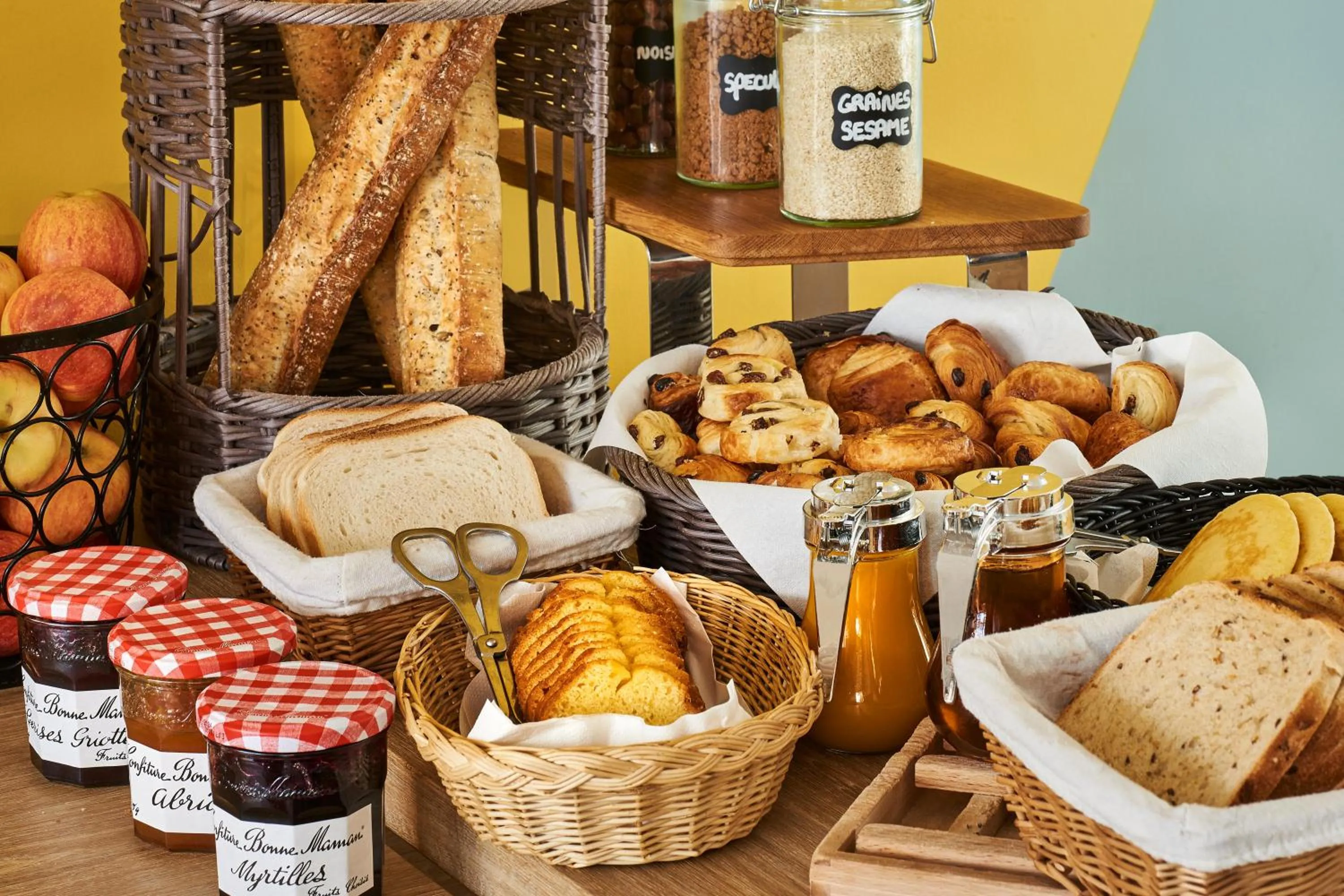 Breakfast in Hôtel Kabanel by Happyculture