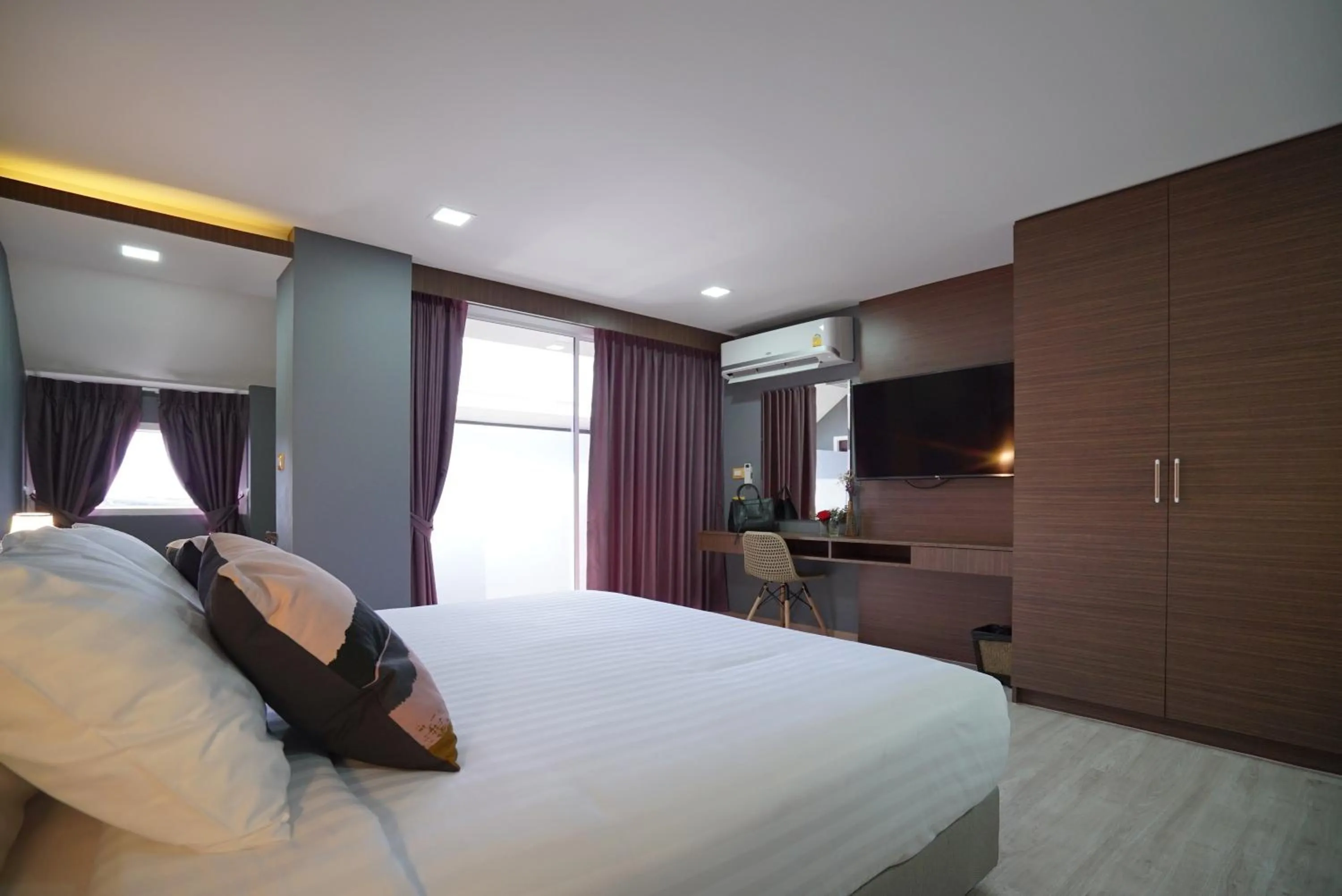 Photo of the whole room, Bed in The Qube fifty Hotel