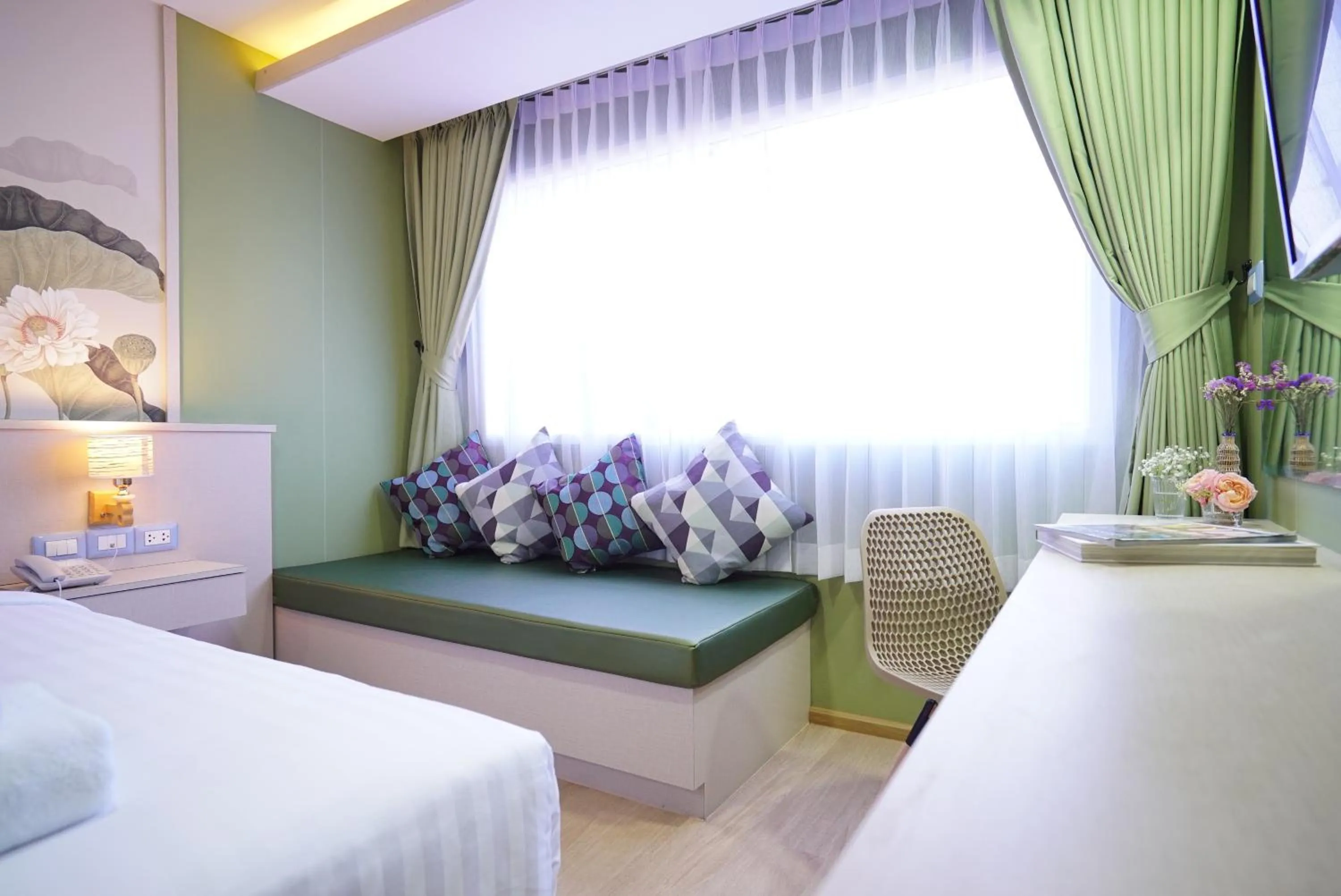 Seating area, Bed in The Qube fifty Hotel