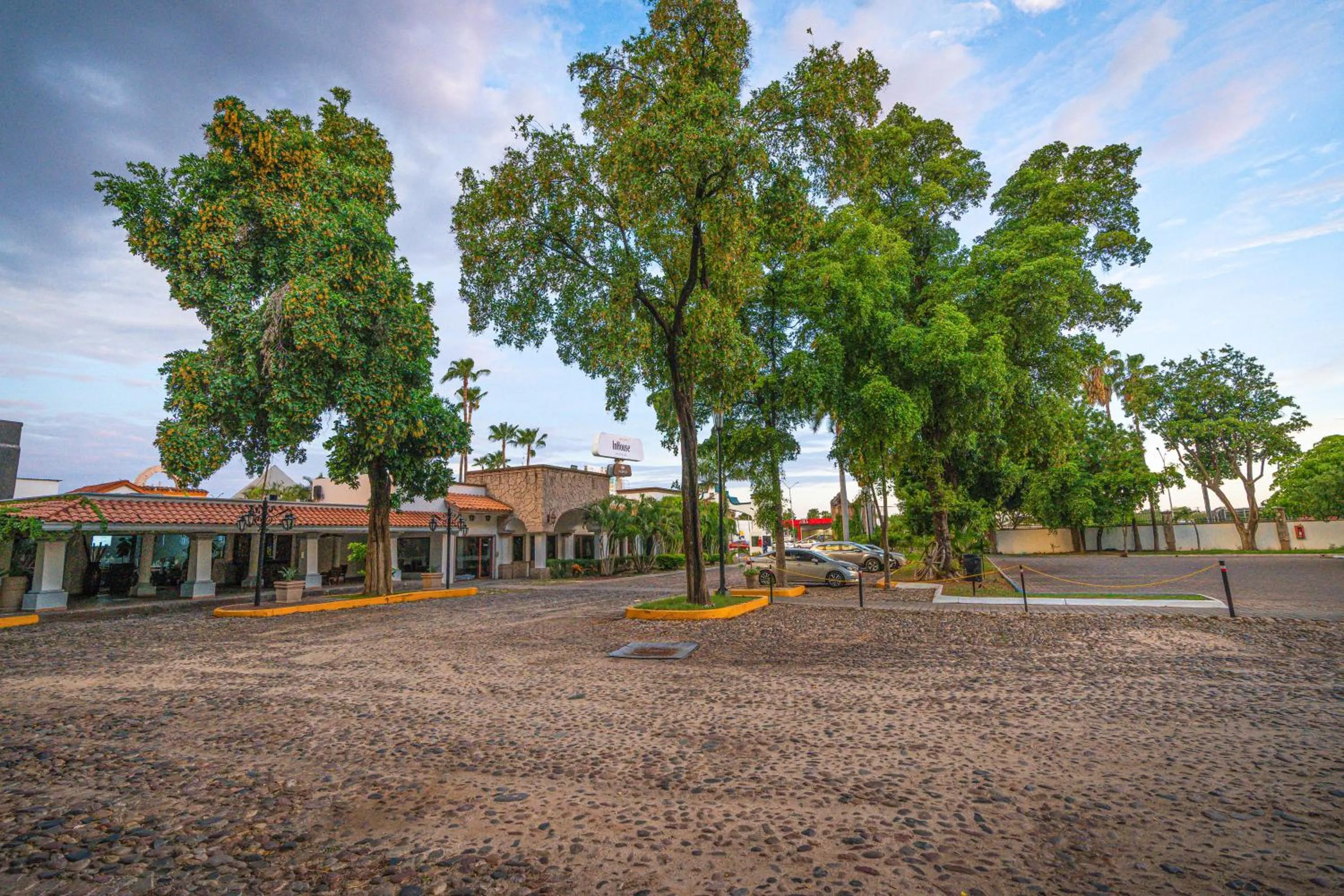 Parking in InHouse Select Hacienda Tres Rios Hotel Culiacán