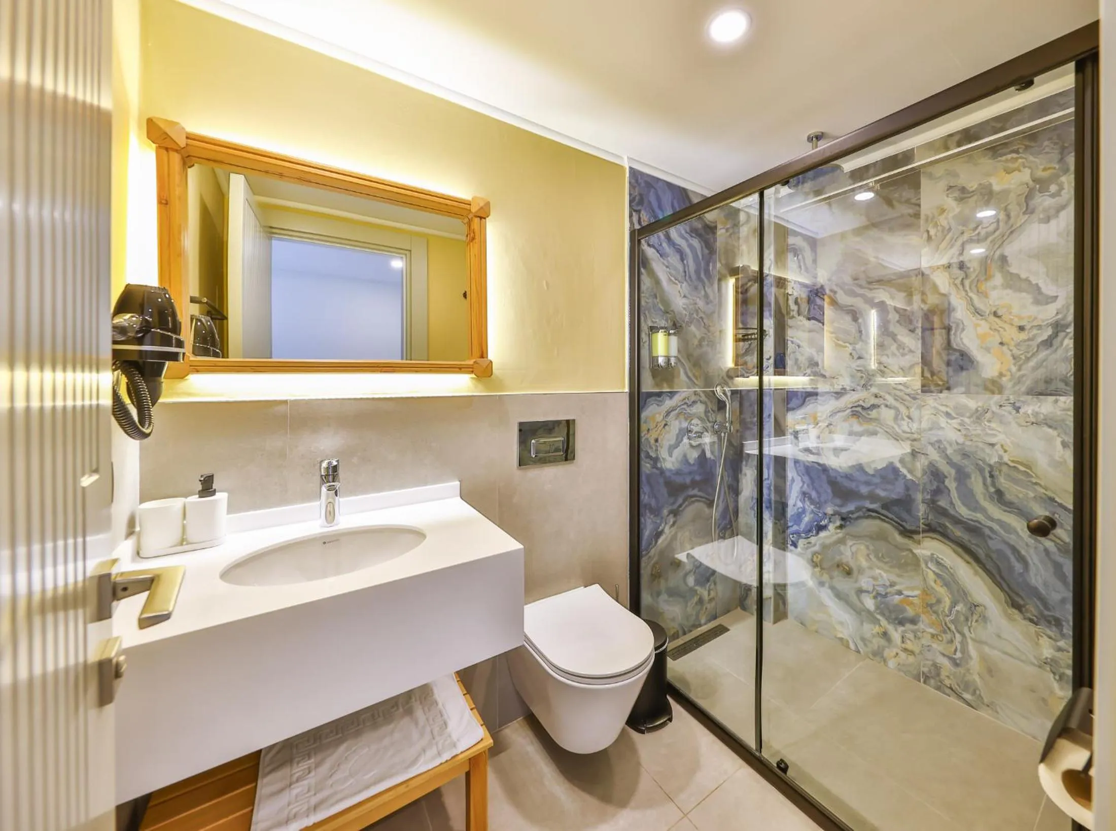 Shower in Aphrodite Hotel Kaş