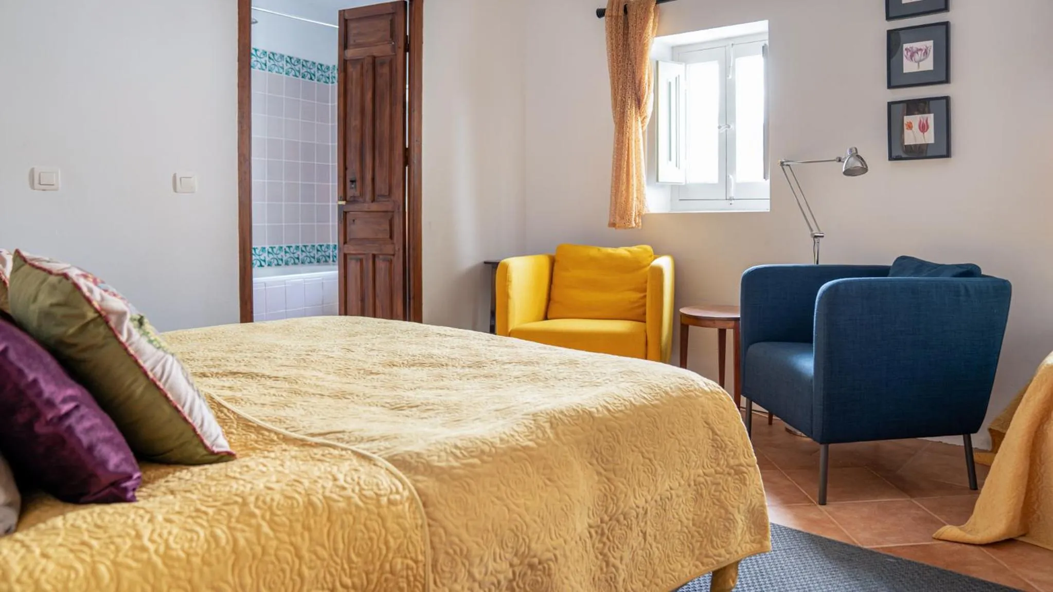 Seating area, Bed in Casa Aire de Lecrin