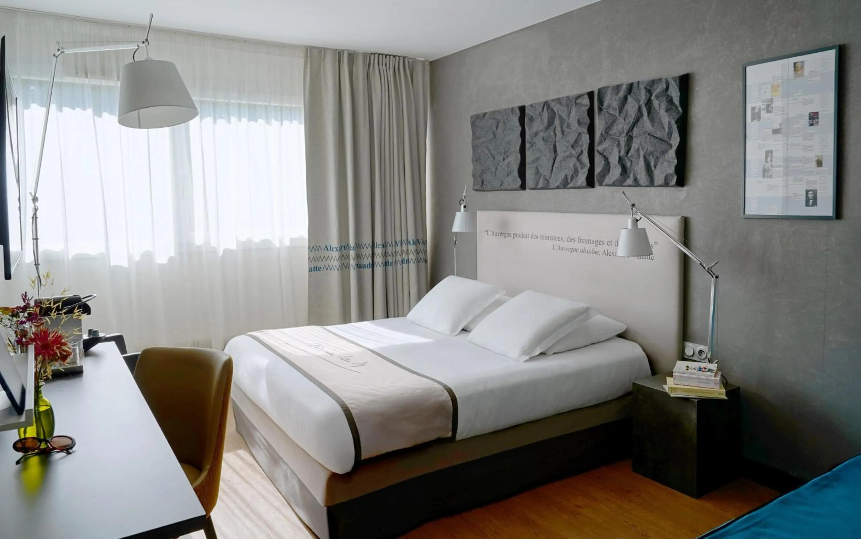 Photo of the whole room, Bed in Hotel Litteraire Alexandre Vialatte, BW Signature Collection