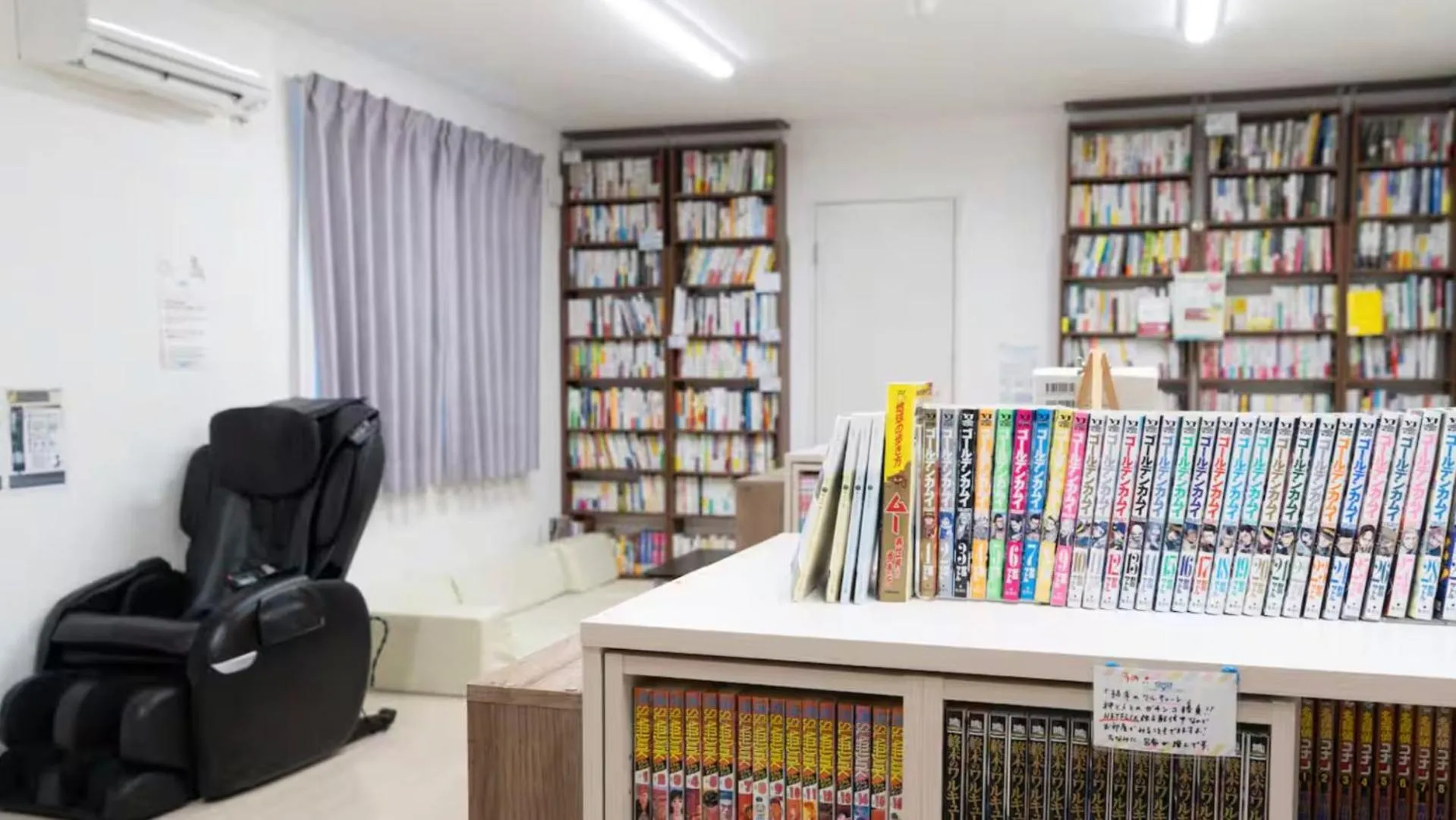 Library in The Peak Villa Suite Hokkaido