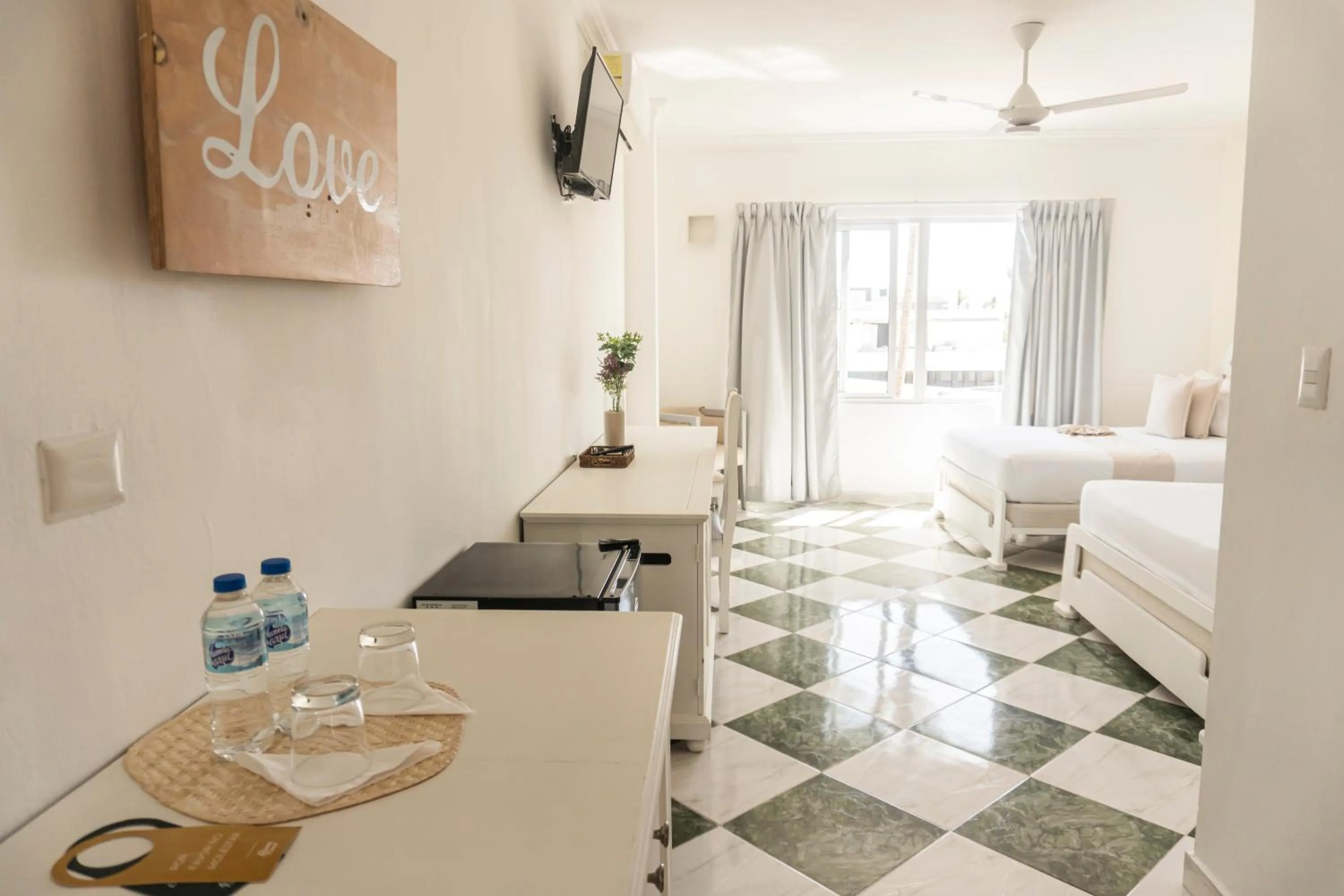 Bedroom, Bed in Green Coast Hotel