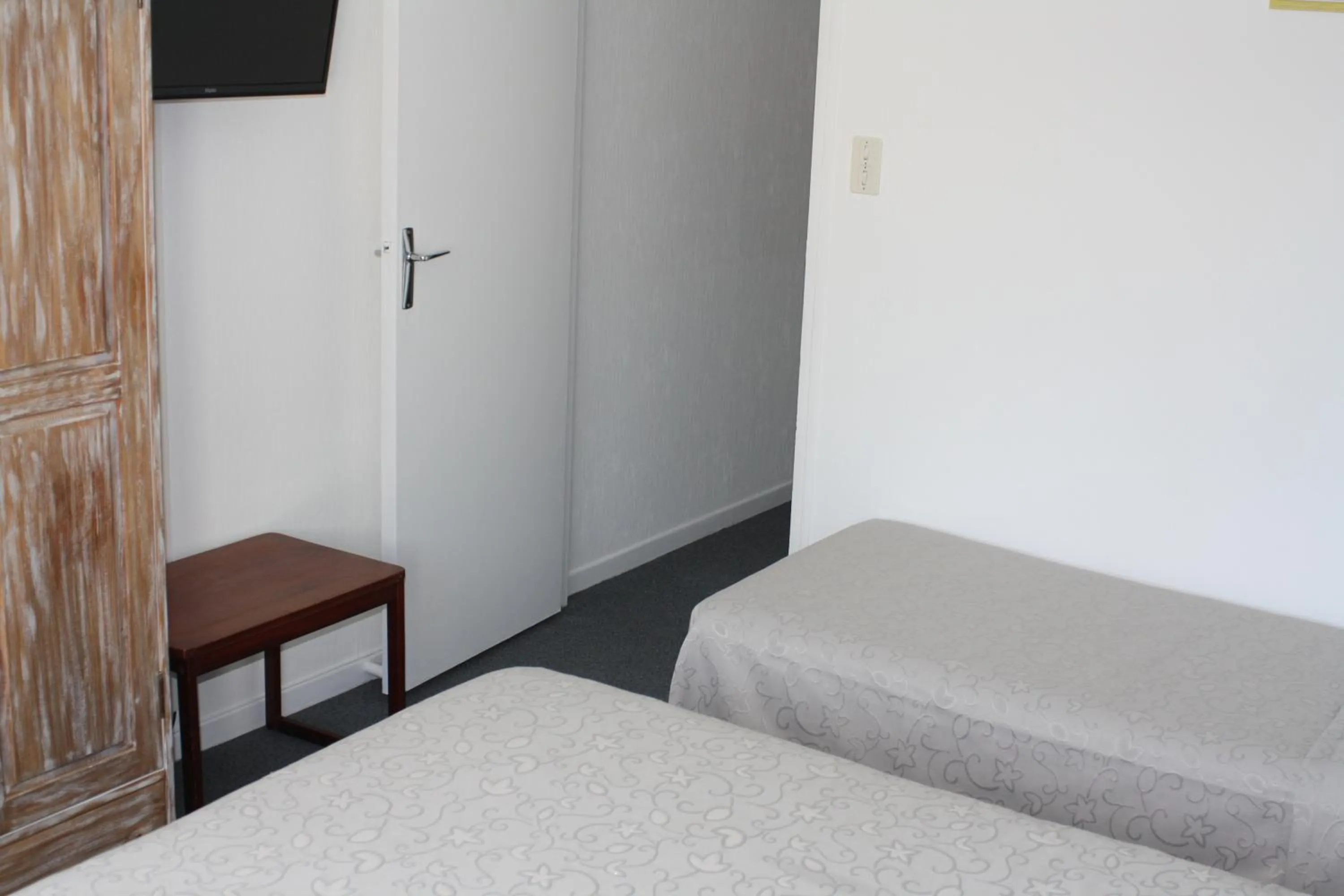 Bed in Logis Hotel du Midi