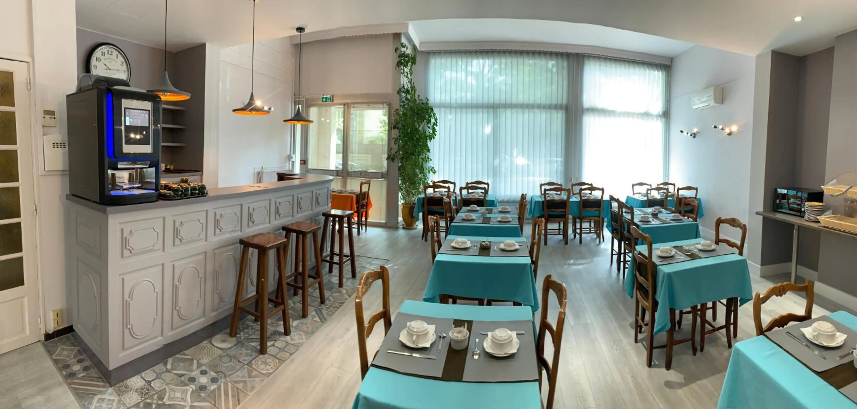 Breakfast in Logis Hotel du Midi