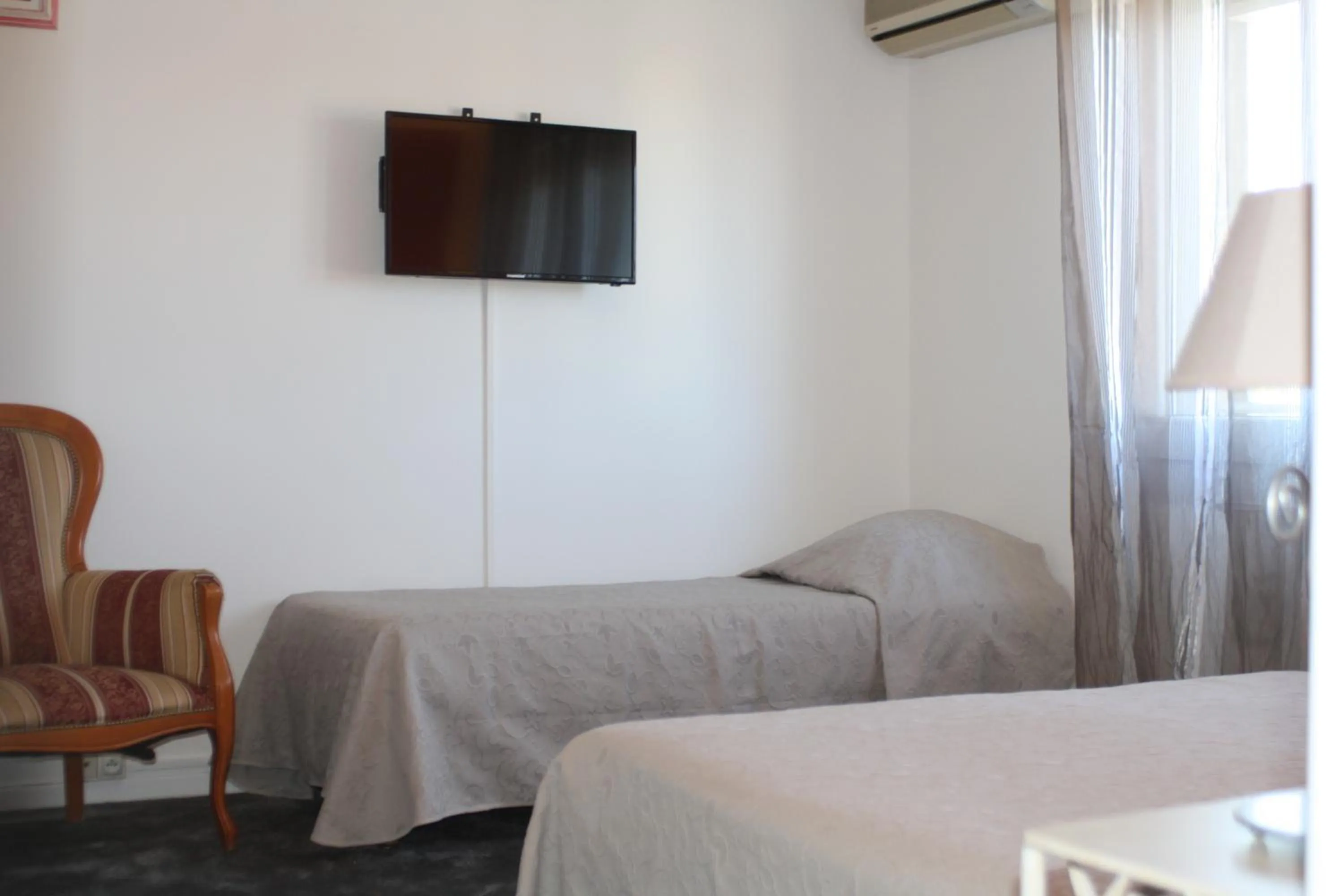 Bed in Logis Hotel du Midi