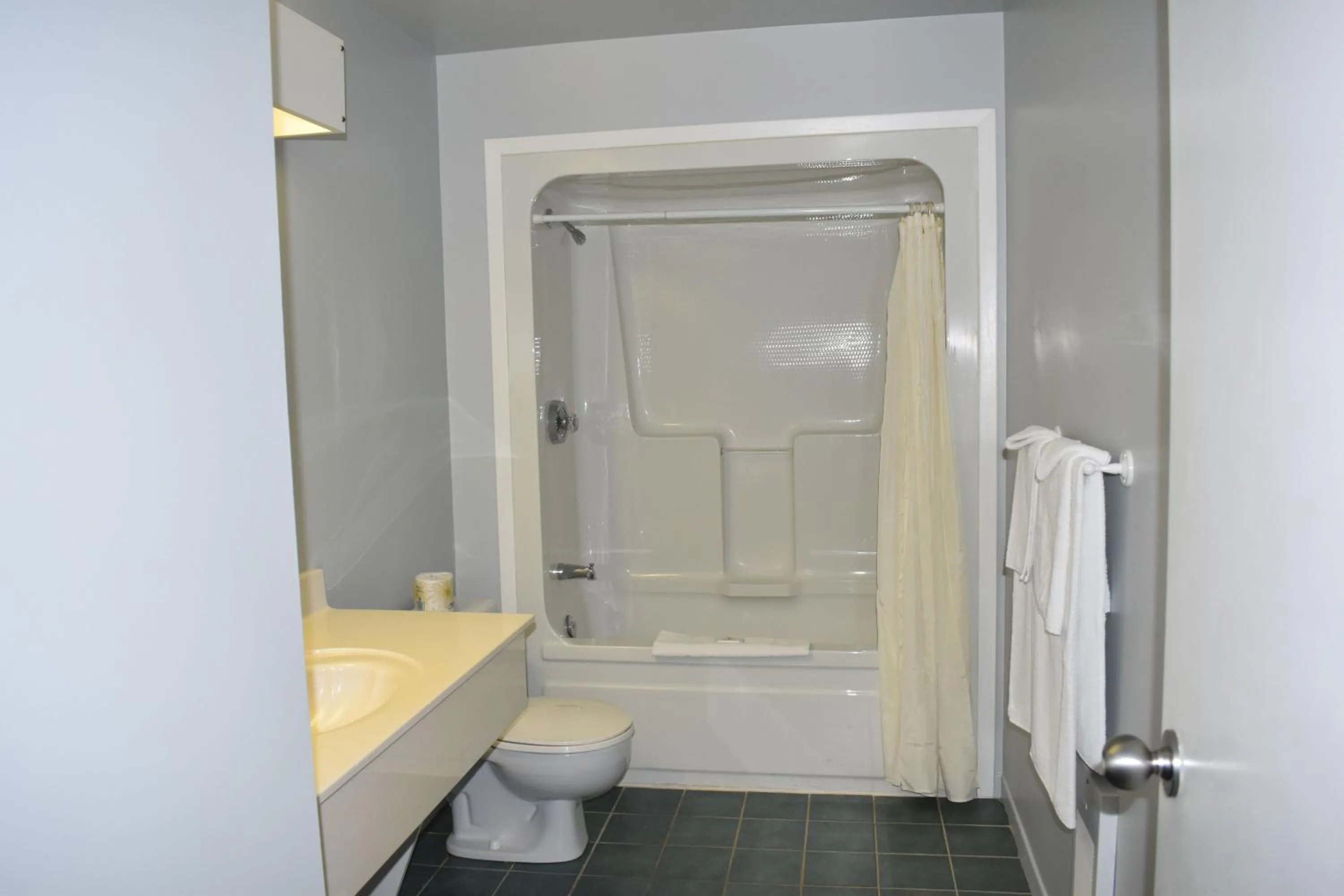 Shower in Dundee Resort & Golf Club