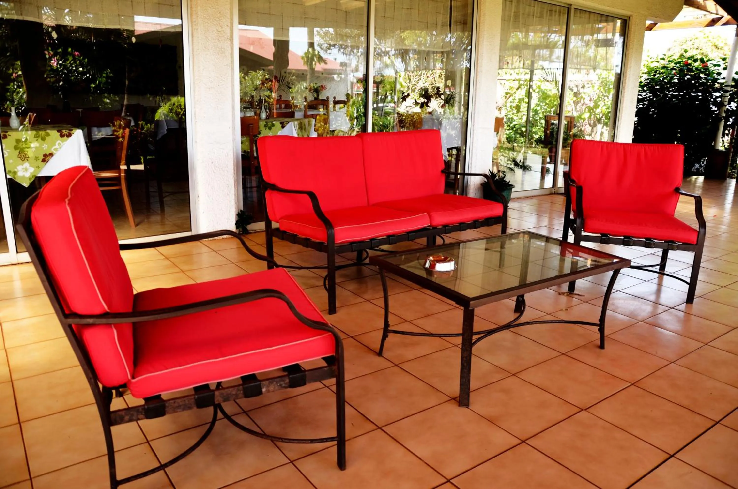 Seating area in Hotel Manutara