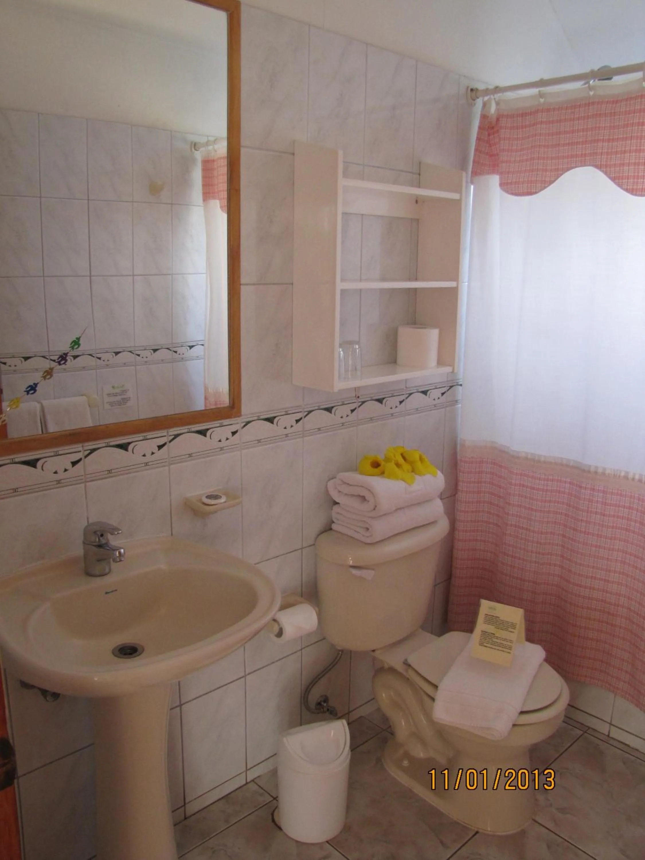 Shower in Hotel Manutara