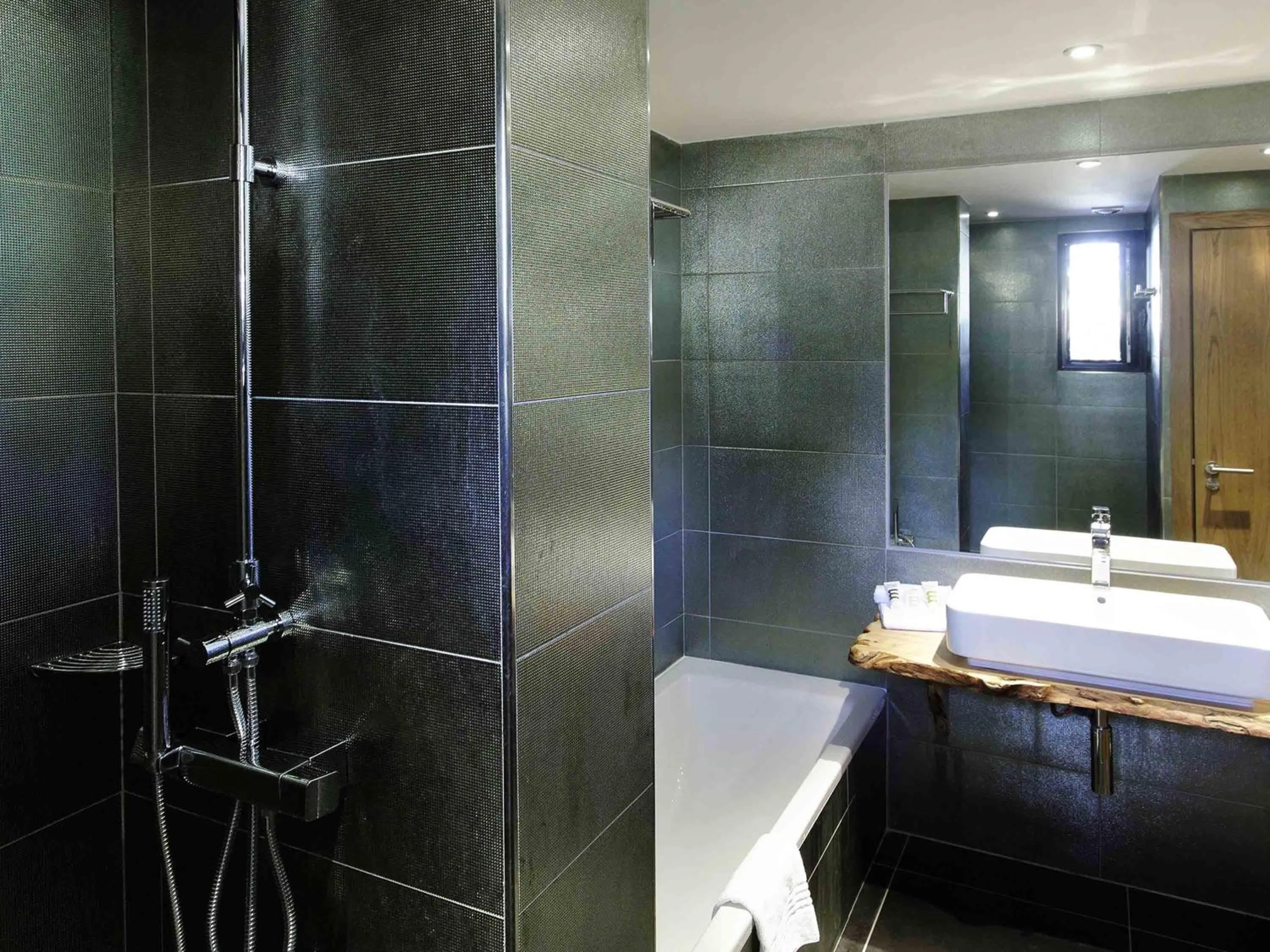 Bedroom in Mercure Brignoles Golf de Barbaroux & Spa