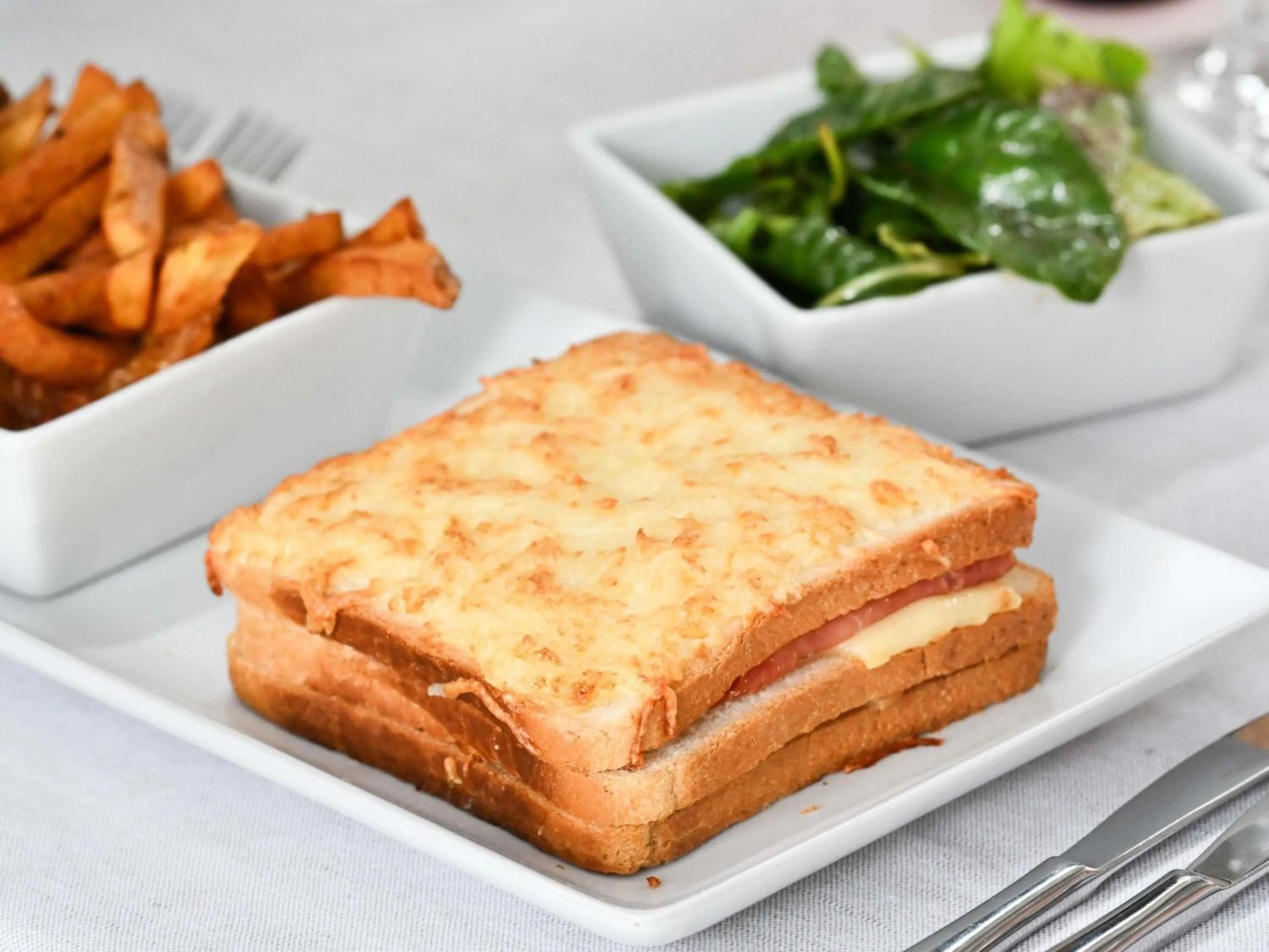 Restaurant/places to eat in Mercure Brignoles Golf de Barbaroux & Spa