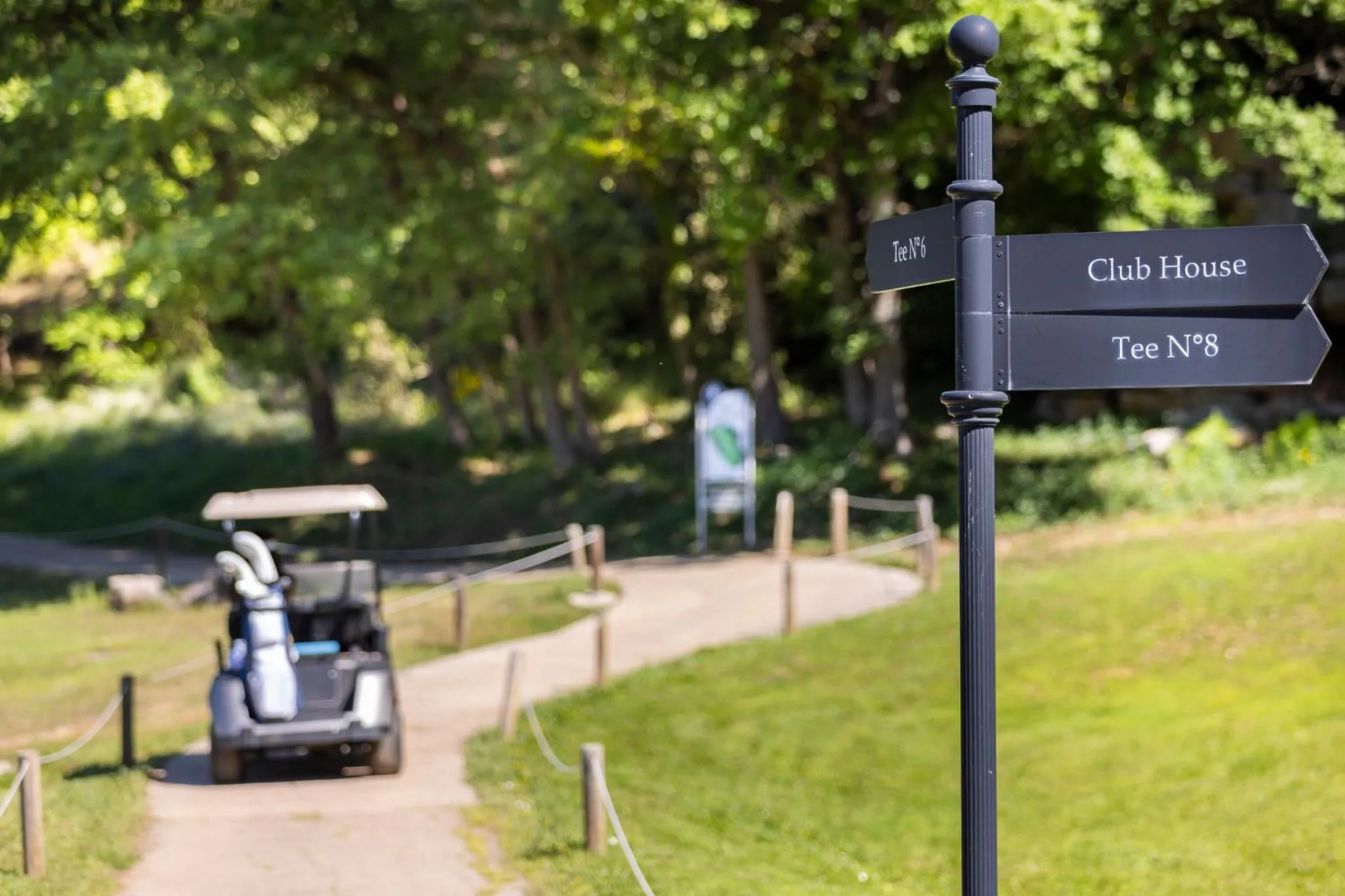 Golfcourse in Mercure Brignoles Golf de Barbaroux & Spa