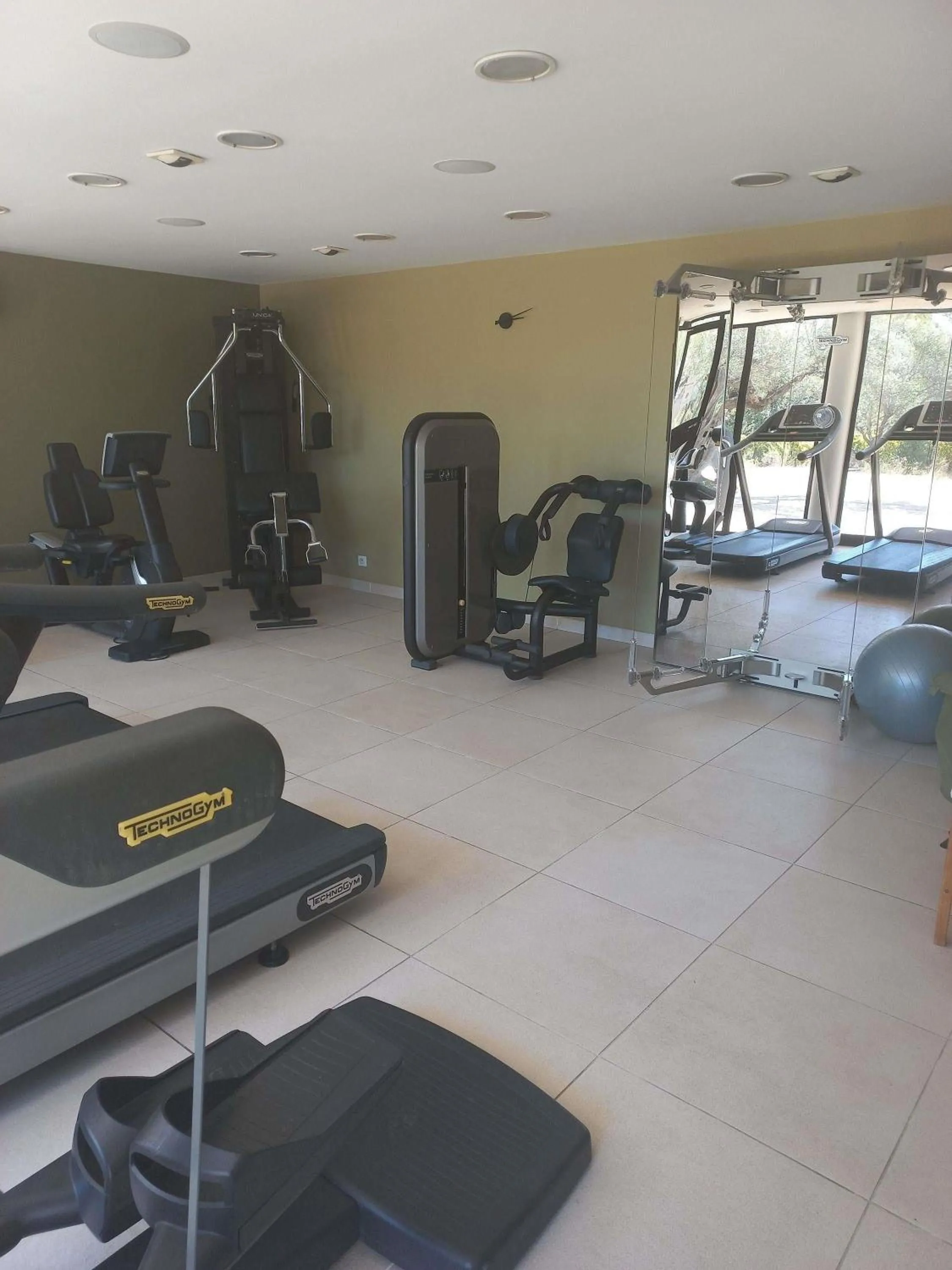 Fitness centre/facilities in Mercure Brignoles Golf de Barbaroux & Spa