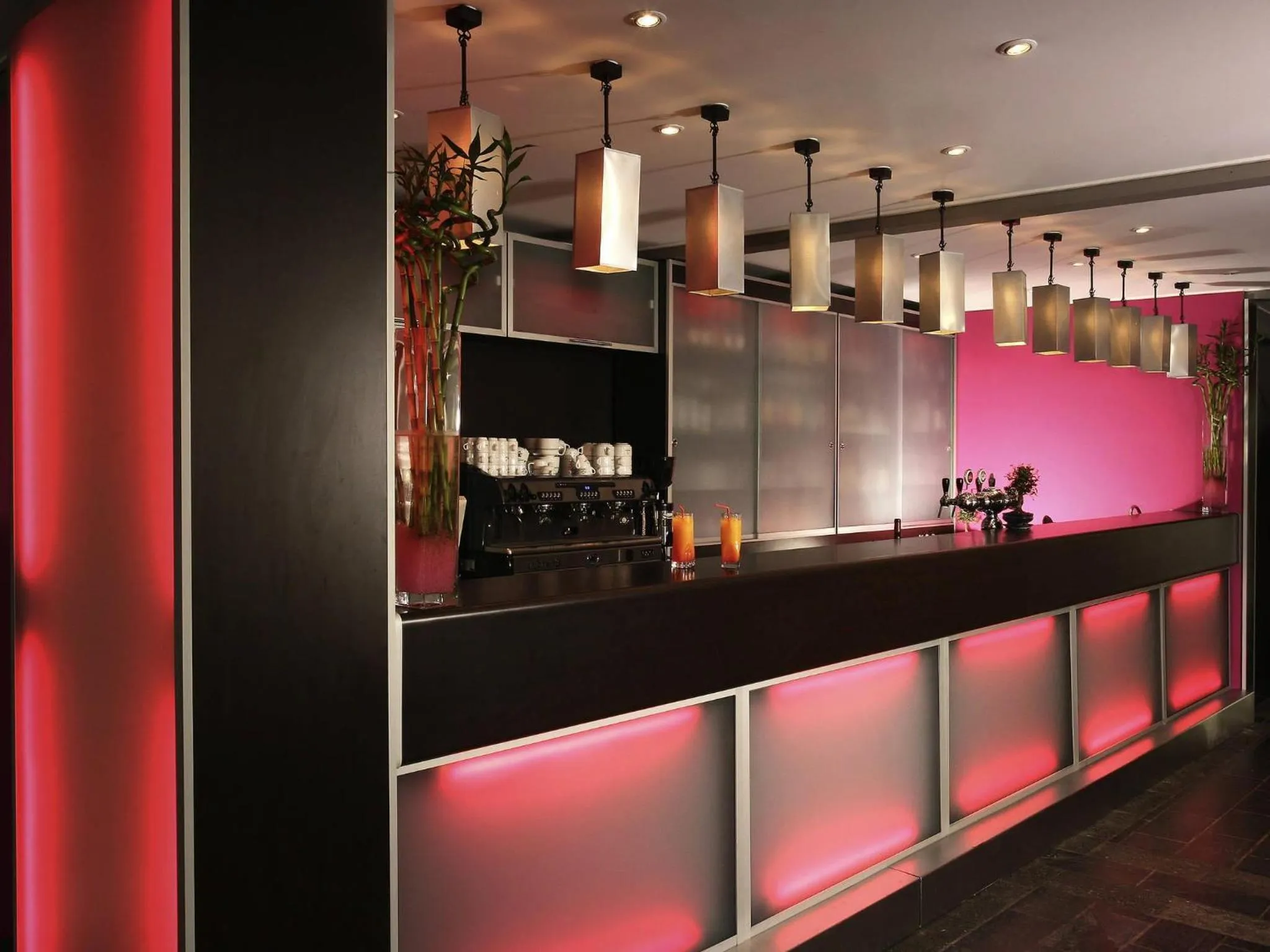 Lounge or bar in Mercure Brignoles Golf de Barbaroux & Spa