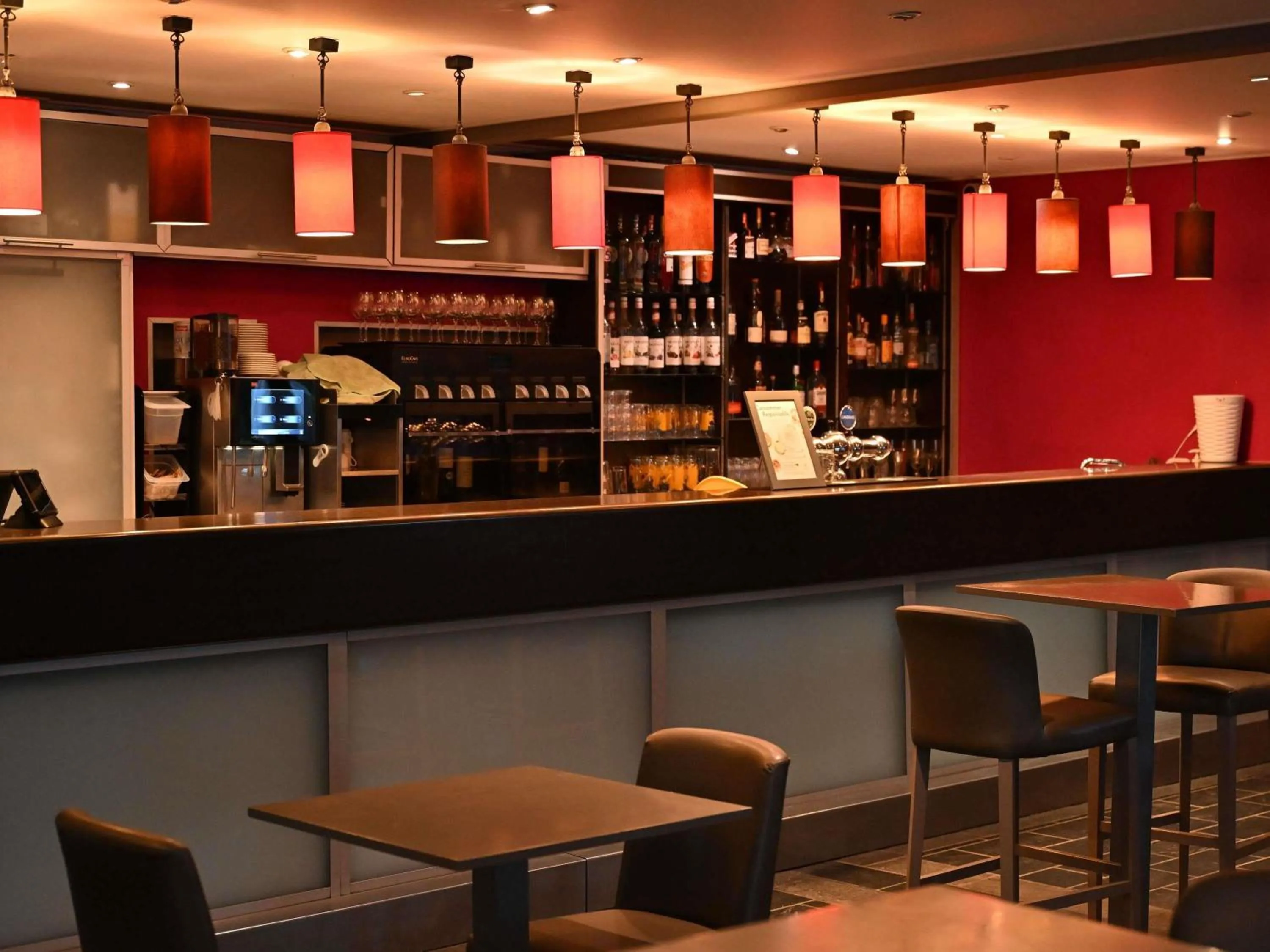 Lounge or bar in Mercure Brignoles Golf de Barbaroux & Spa